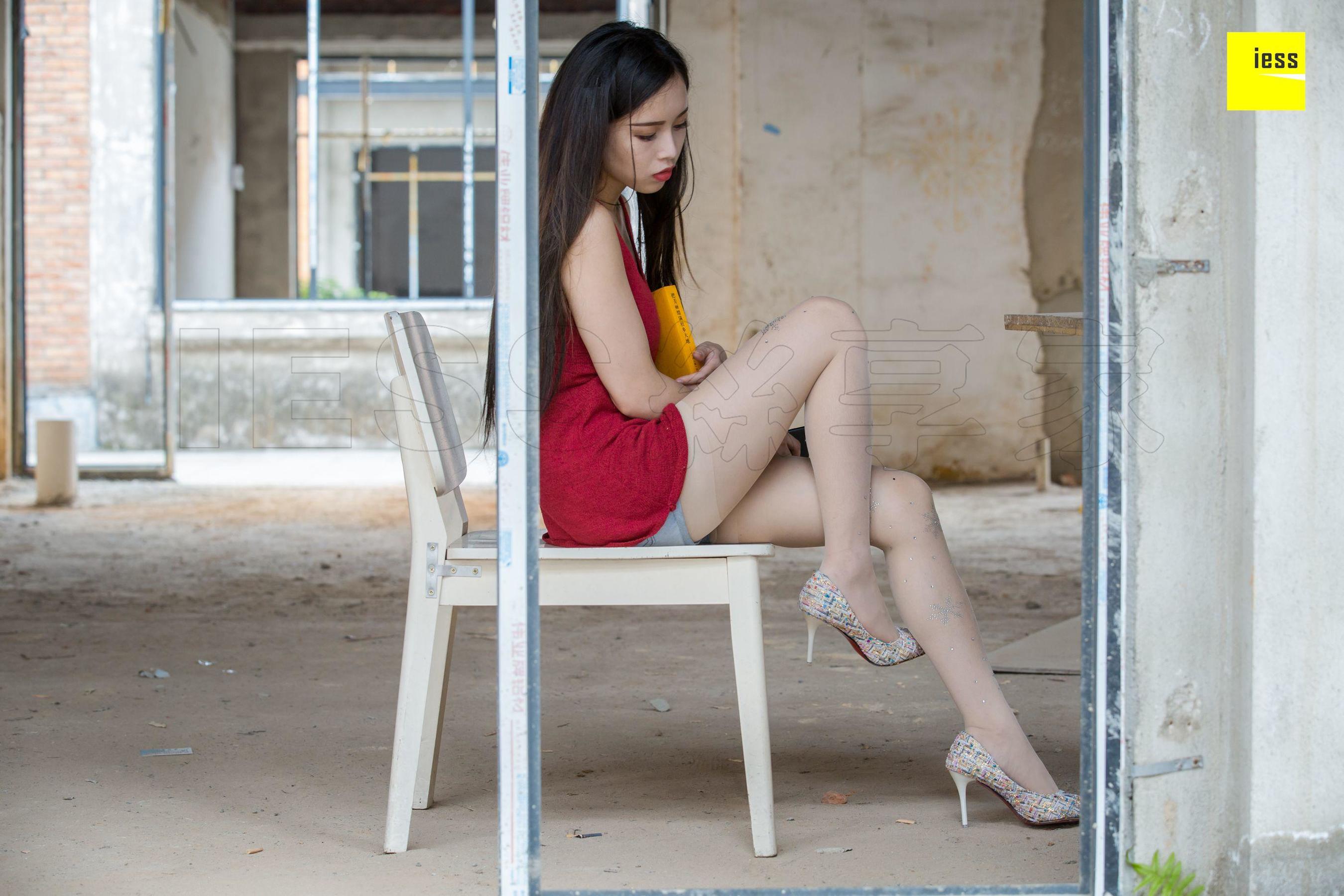 Xiaoyu's Internet Red Diamond White Films Different Thoughts to IESS Silk House 242