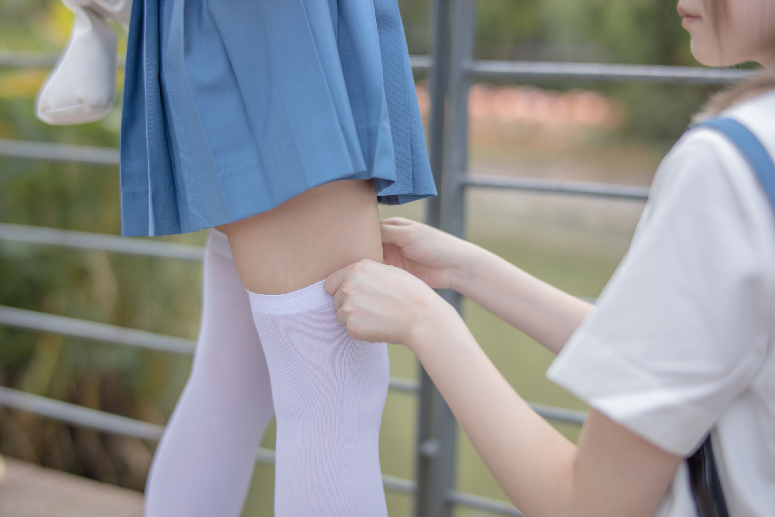 Mori Consortium JKFUN-025 Mo Mo & amp; AIKA 80D white silk overweight socks