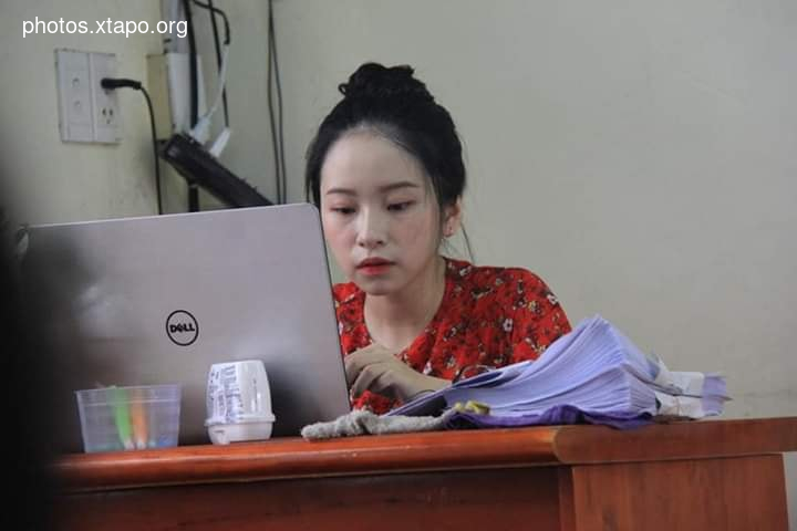 The teachers made parents stand still