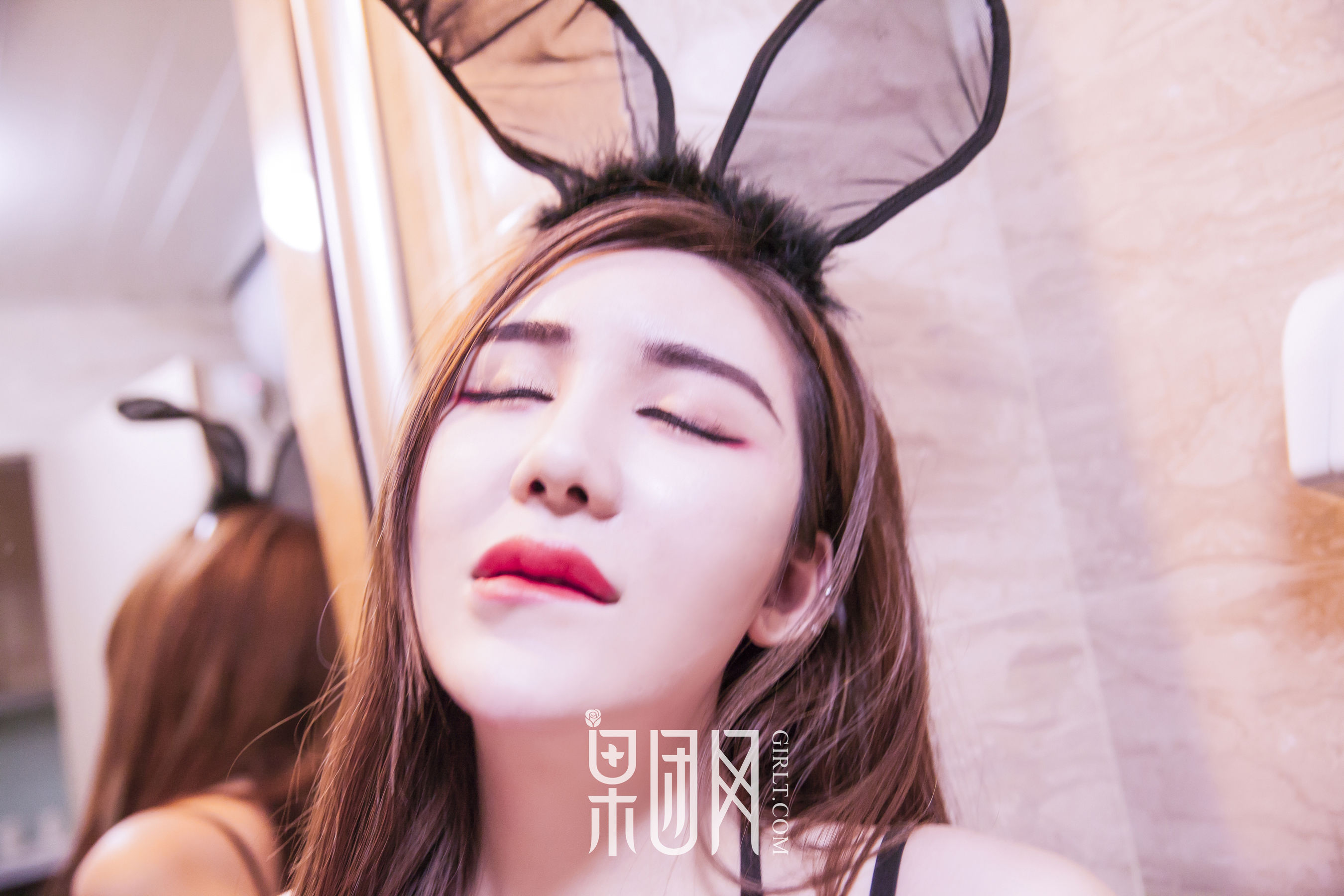 Zhou Xiaowei True Busty Rabbit Girl Vacuum Fruit Group Girlt No.019