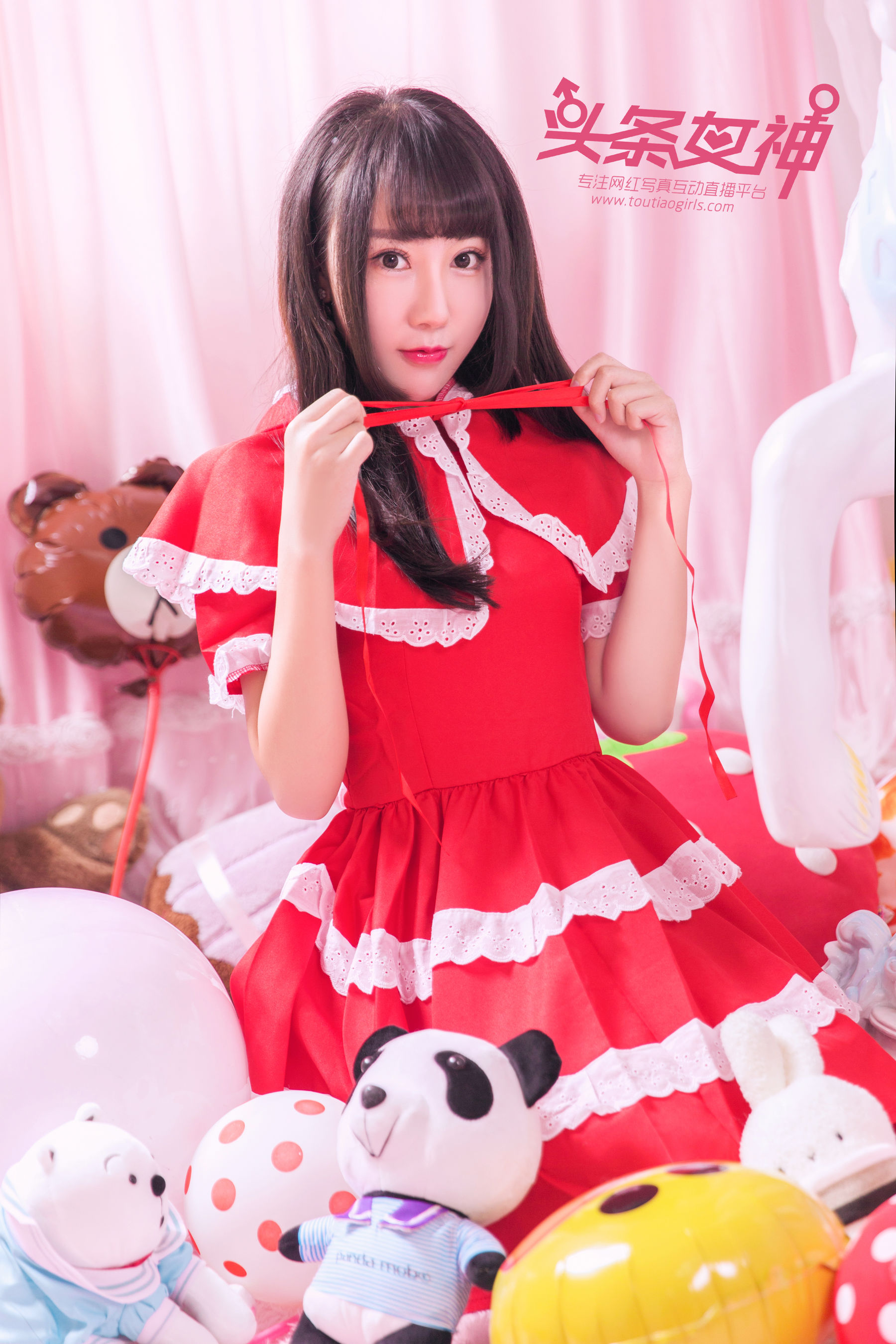 Smile Rotating Trojan Toutiao Goddess