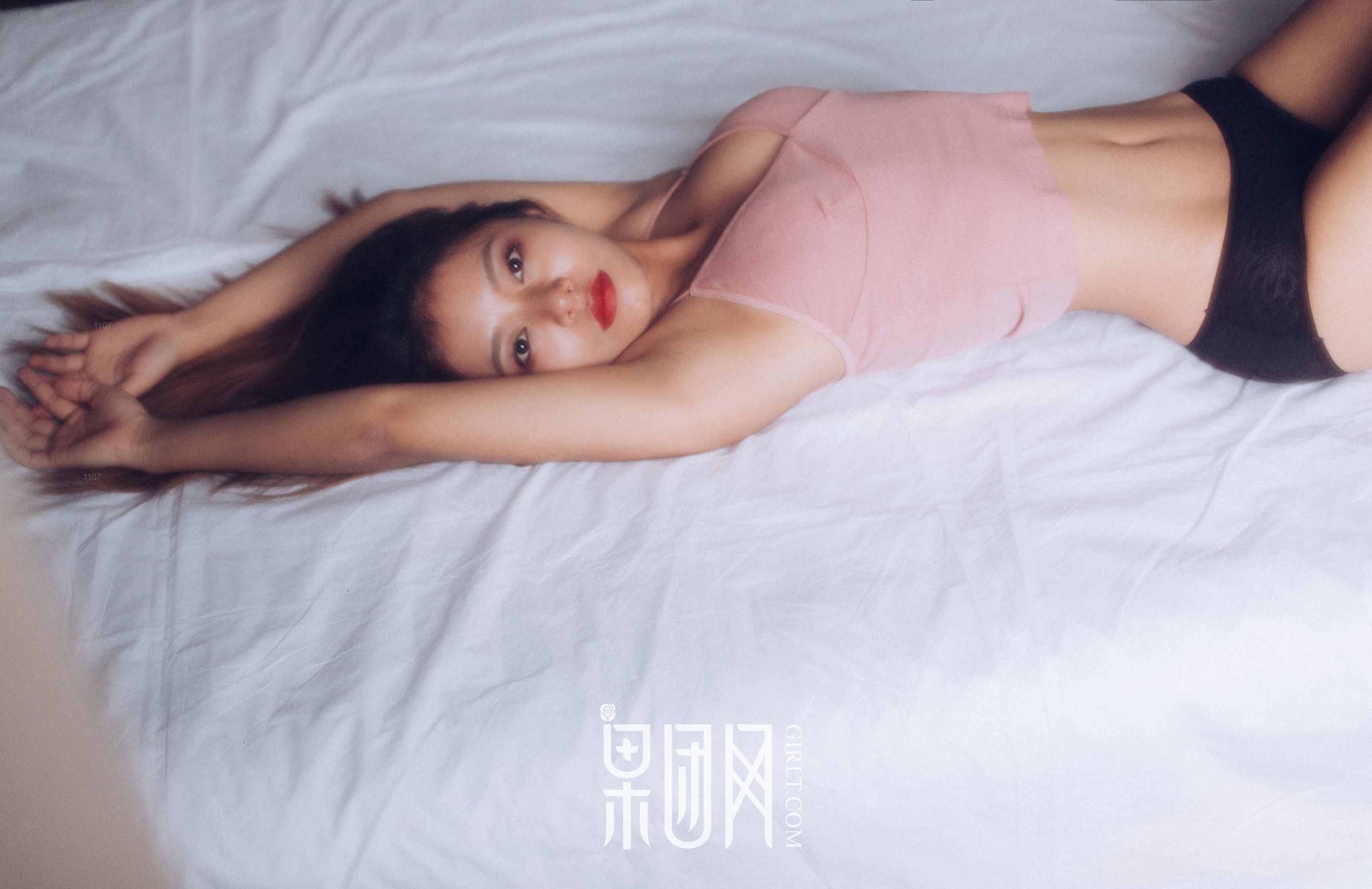 Sexy girl crispy breasts and hips black silk stingy fruit group network Girlt No.068