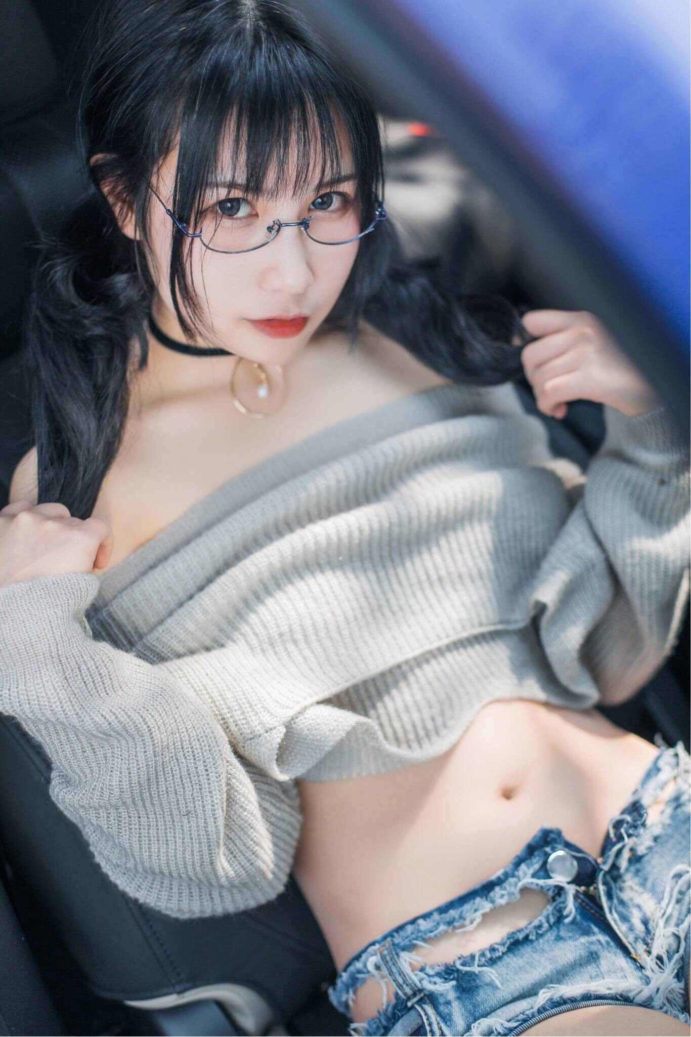 Zhuyue Su Outdoor Exposure - Inside the Car 45P