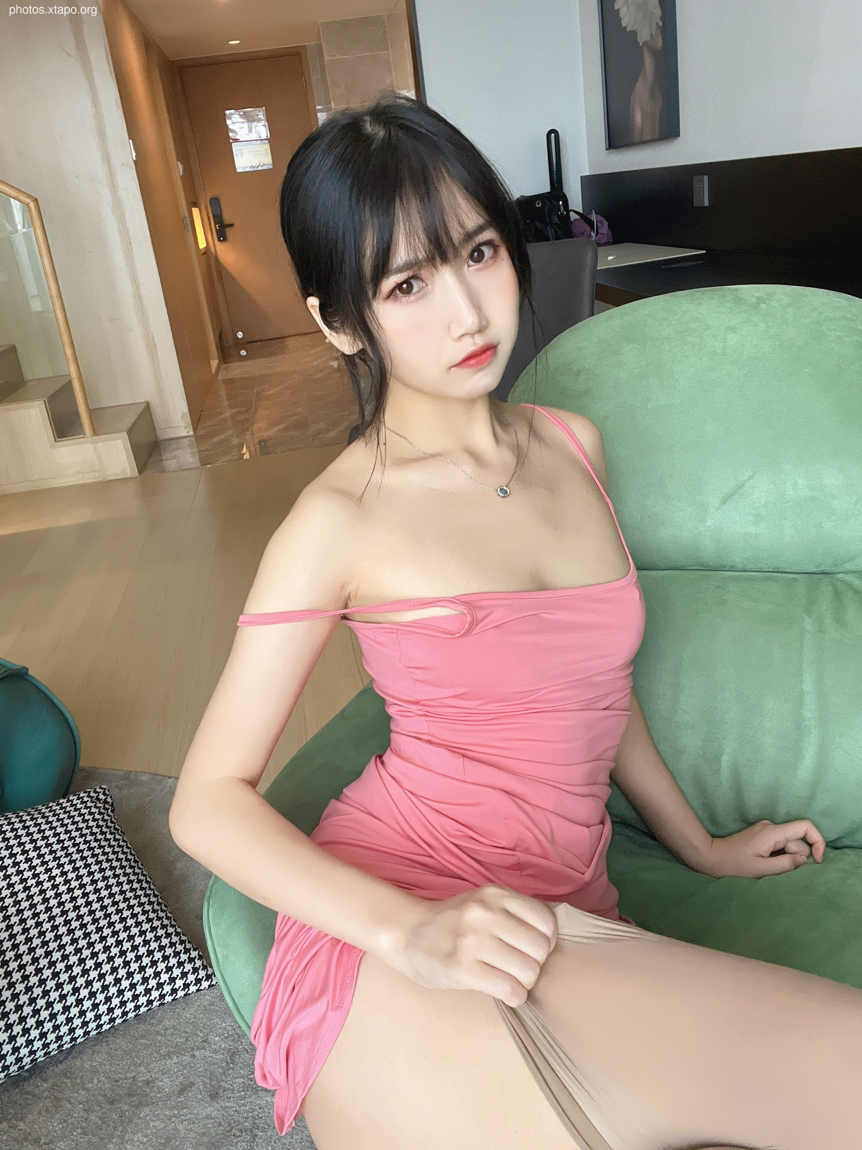 Domestic cat bathroom pink bump wife 1V39P-420M