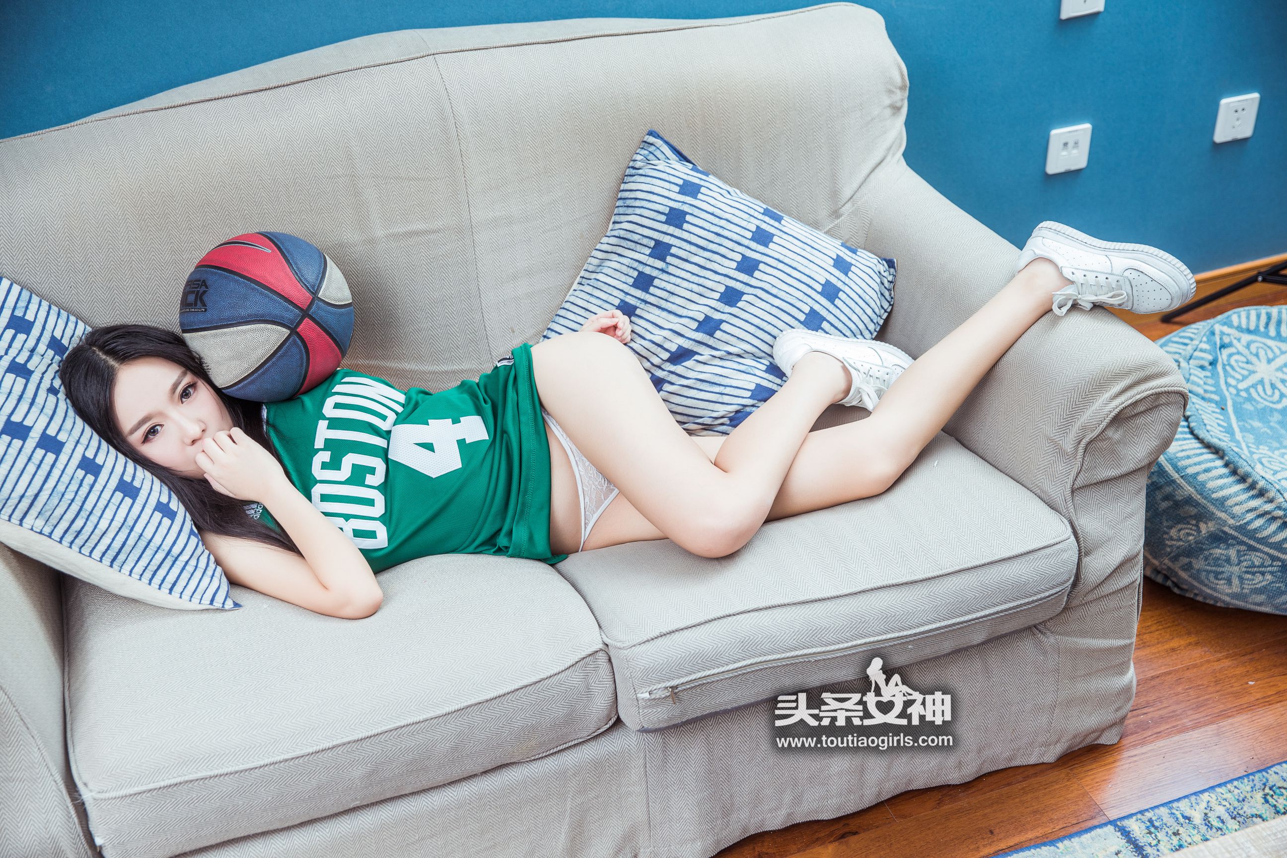 Julia/Ni Yejo The New Year's Eve in Love in Love with Thomas Headline Goddess