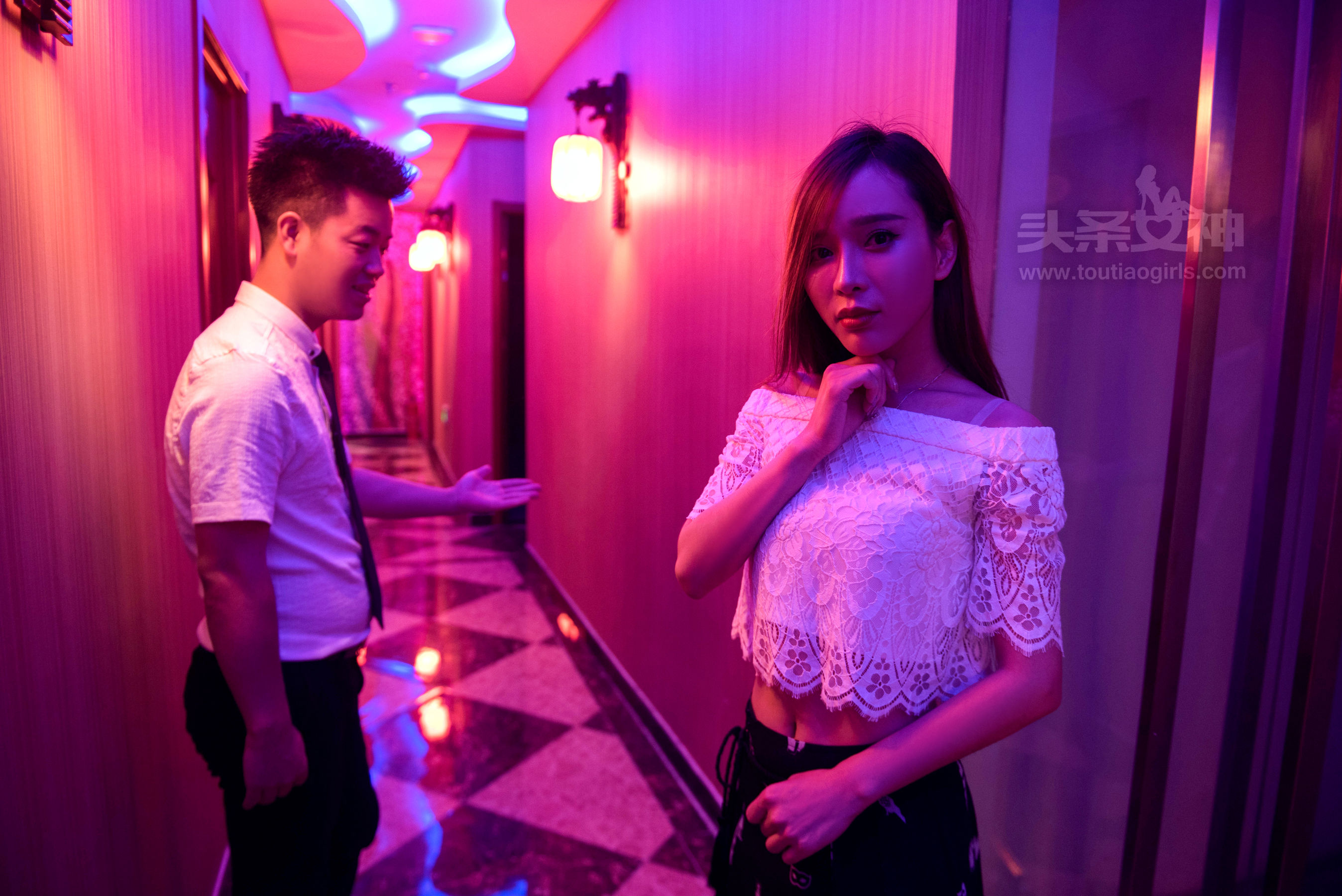 Ai Xiaoqing's Goddess Exploration Shop Water Platinum Palace Headline Goddess