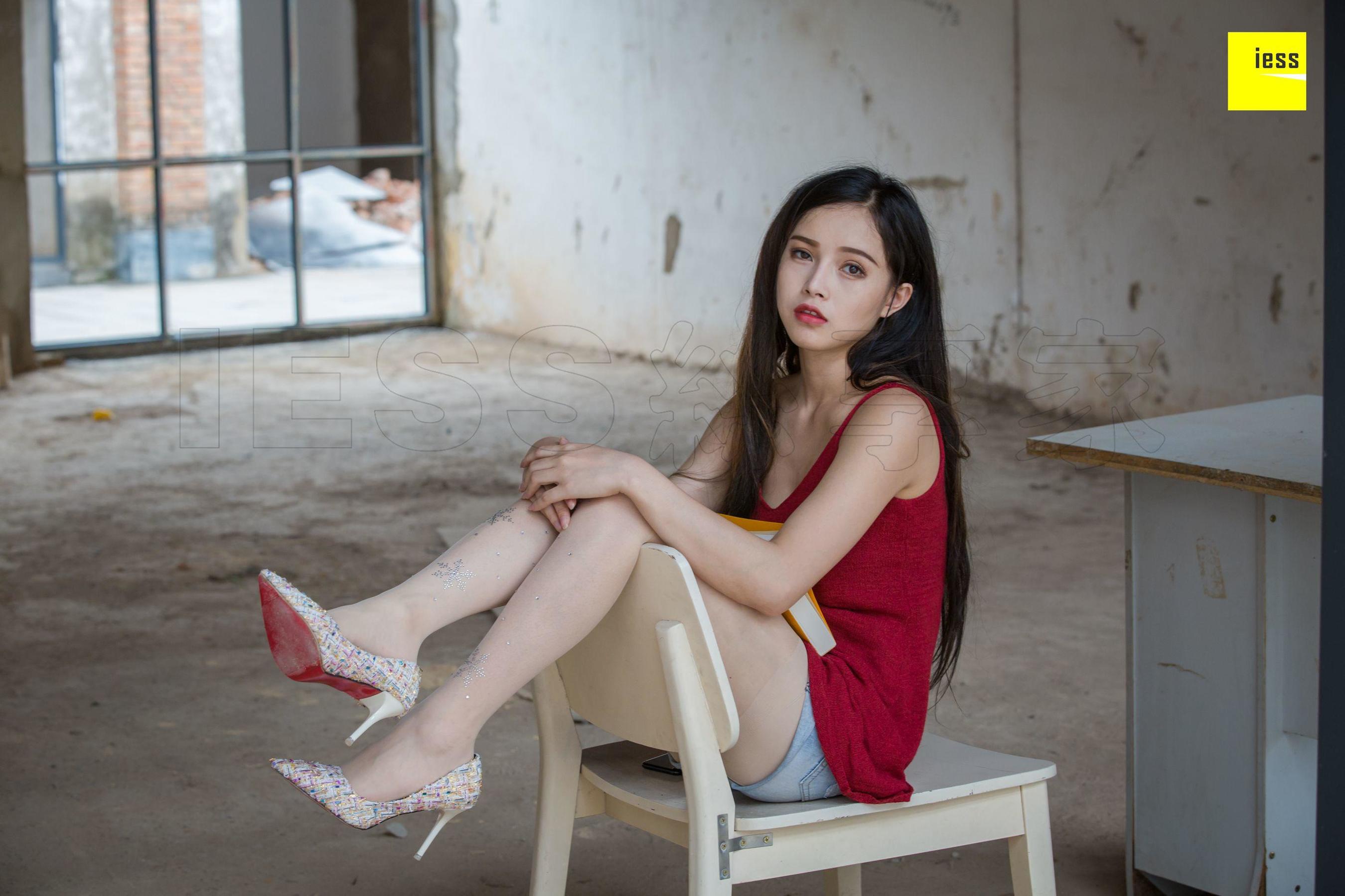 Xiaoyu's Internet Red Diamond White Films Different Thoughts to IESS Silk House 242