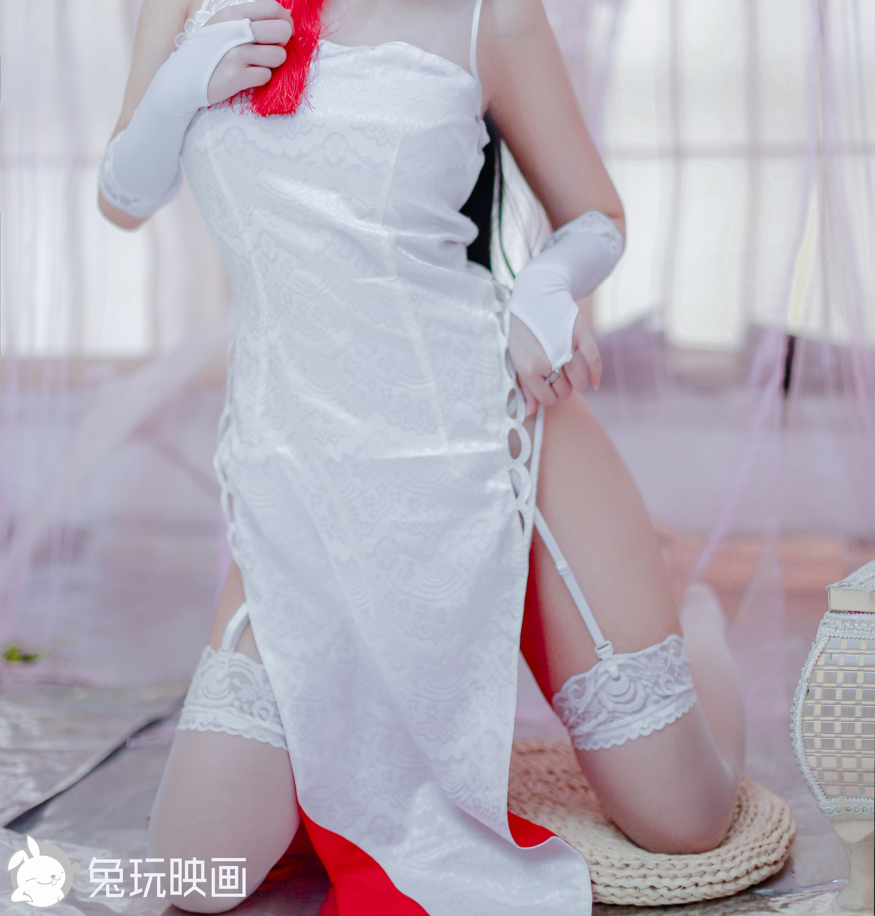 Rabbit Playing Play -Kaohsiung Mastric White Cheongsam