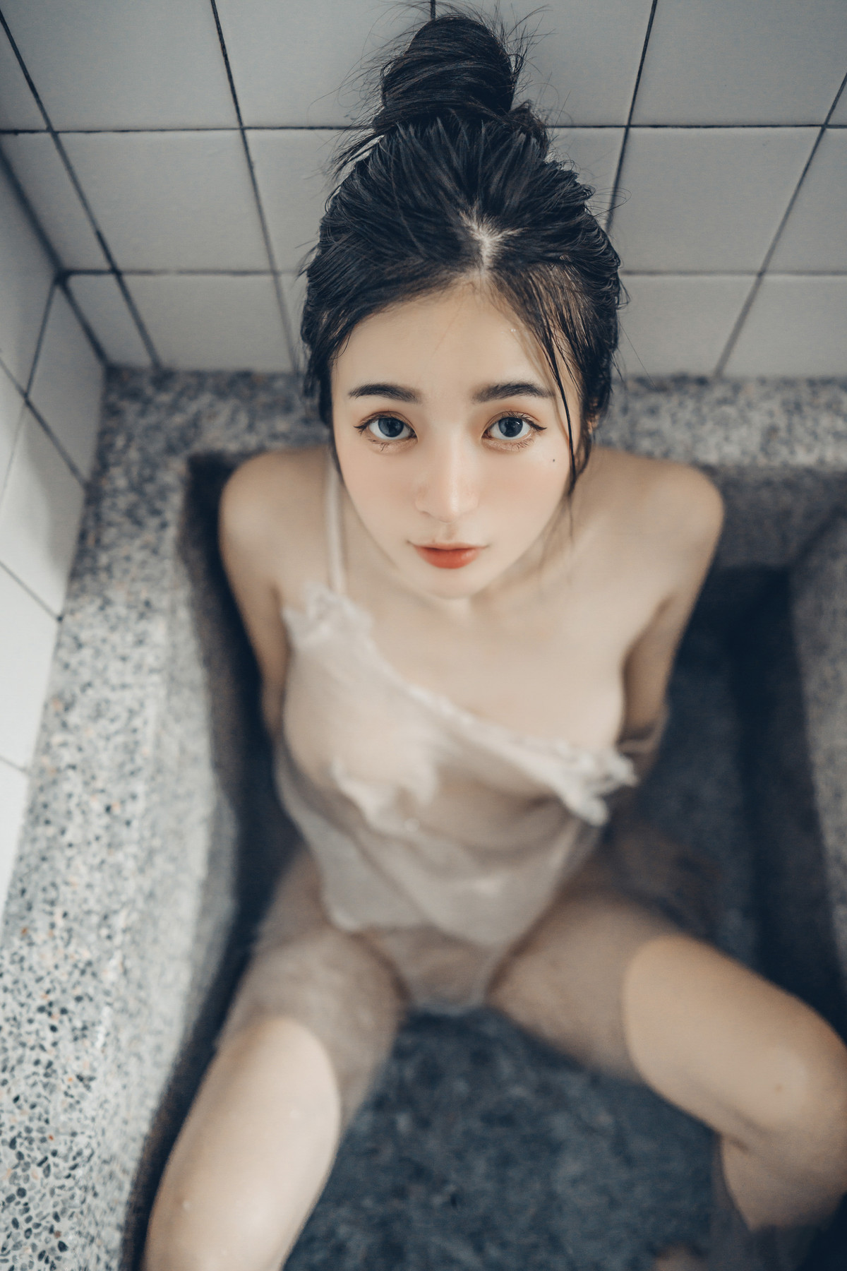 I finally made an appointment with the goddess to take a bath, but the towel kept falling off, and finally I didn’t wear it anymore and just took photos of S-class beauties - Chenchen Vol.02