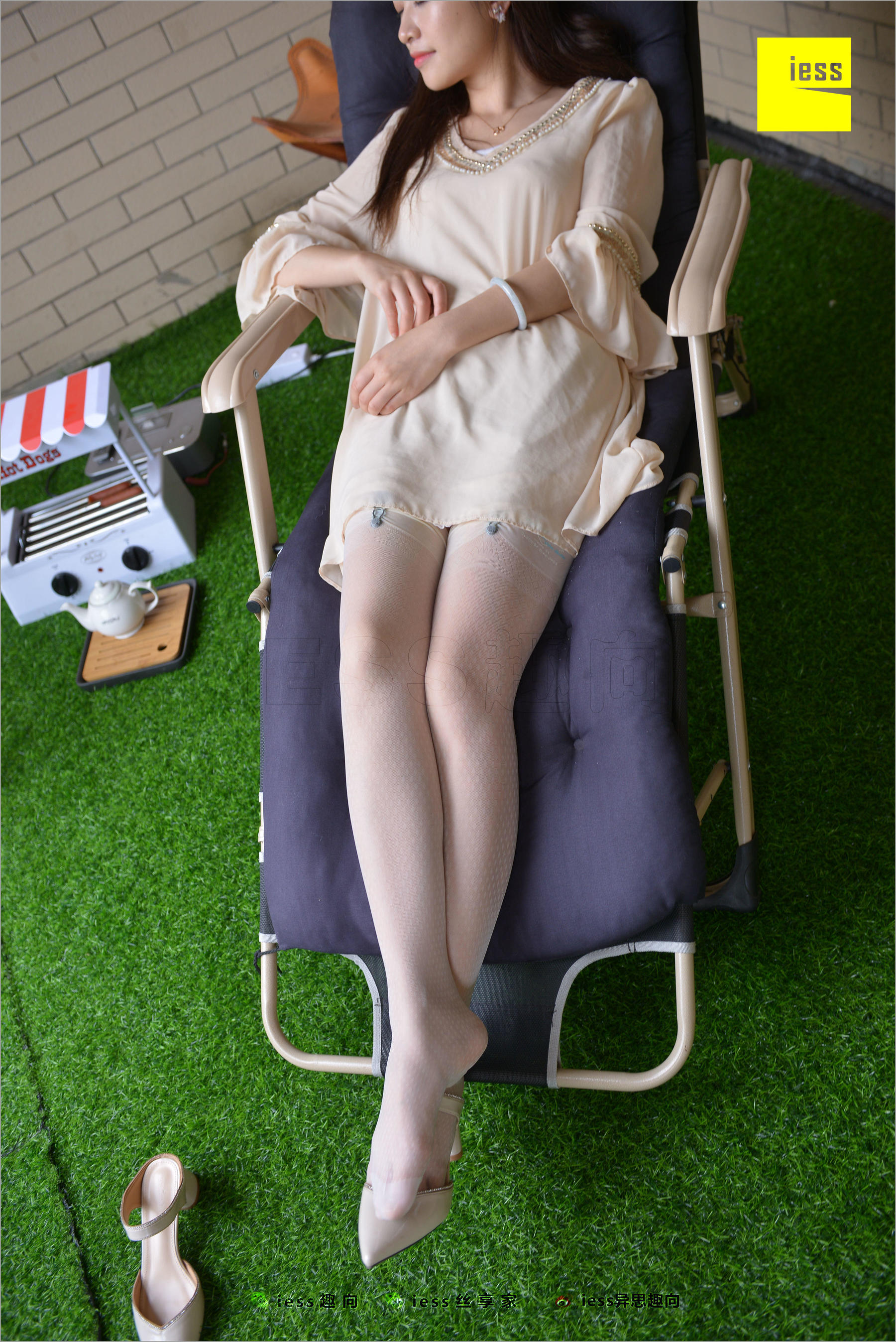 Xiao Jie's Little Classic Retro Pure White Nylon Silk Different Thoughts to IESS Silk Foot Bento 227
