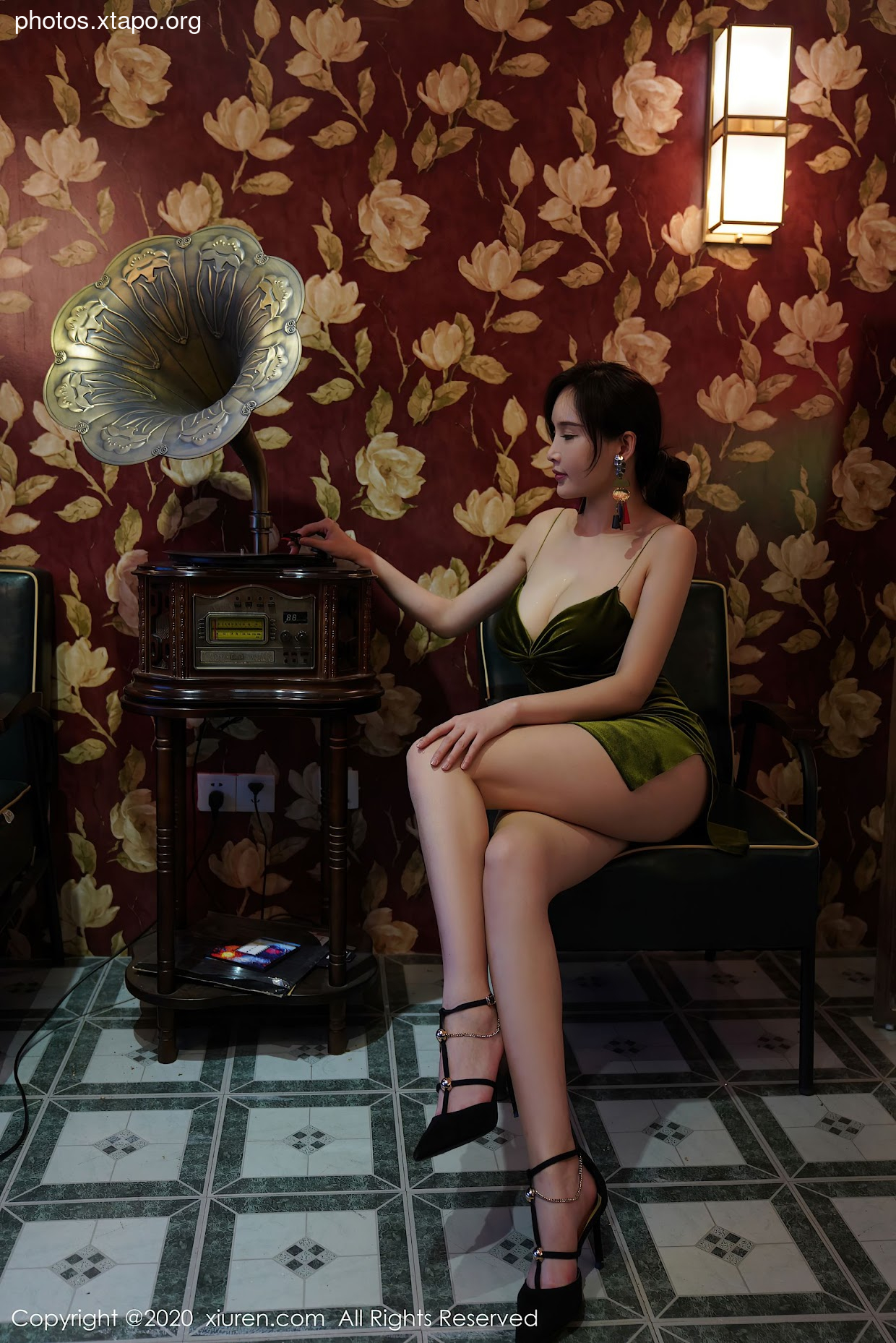 Xiuren 2477 Zhou Yanxi