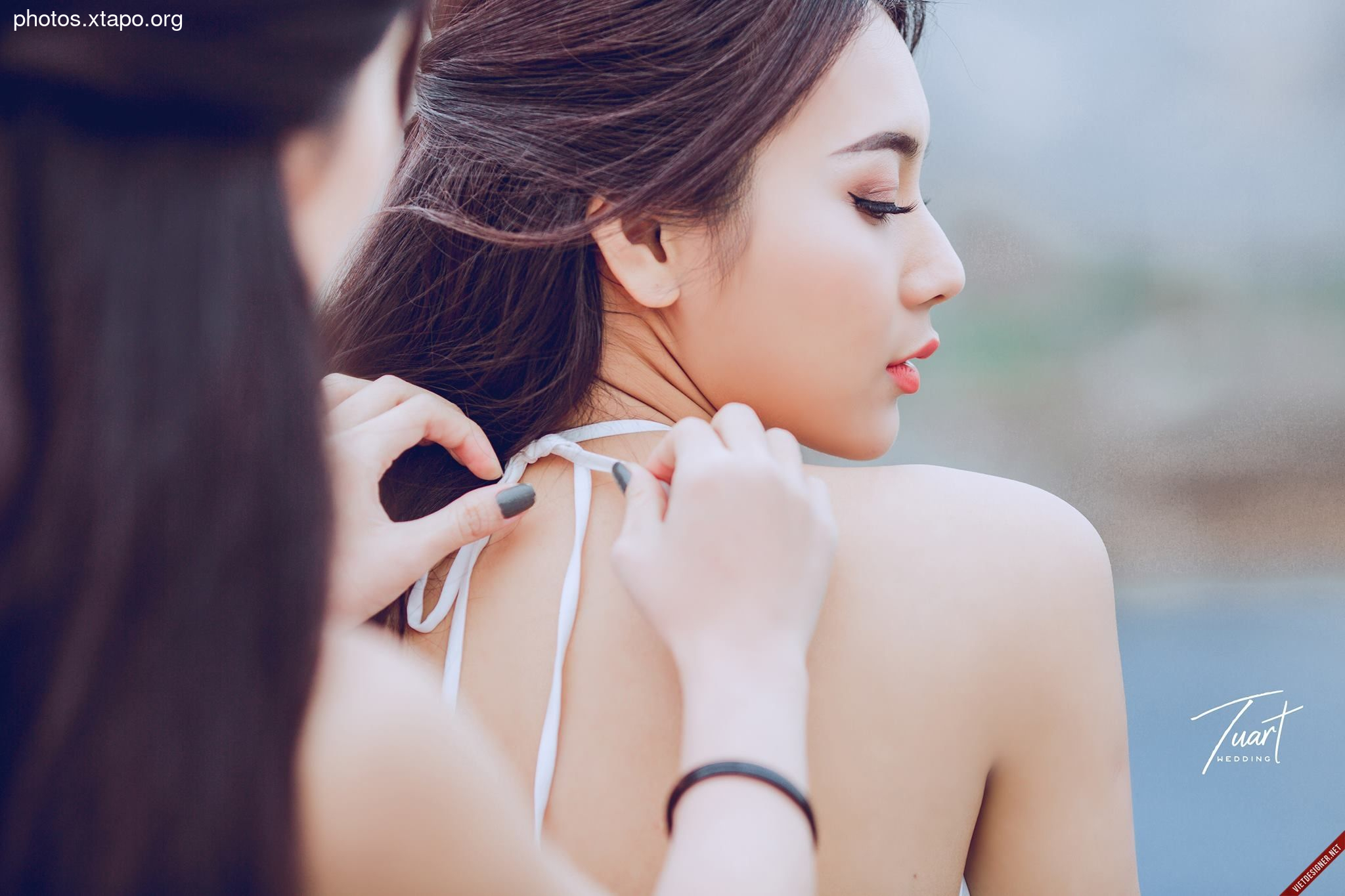 Vietnam Sexy Sisters Lakeside to Rescue Drowning Teenagers 1