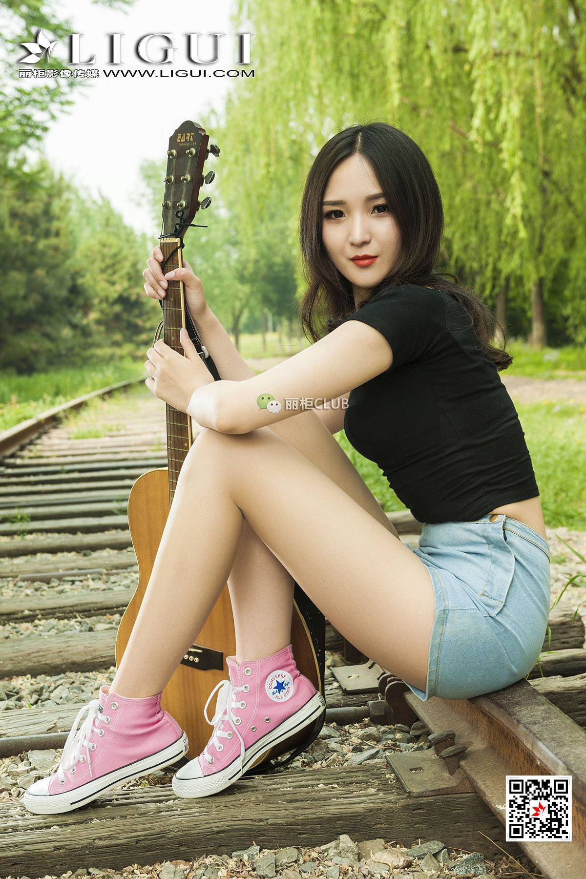 Leg Model Little Ge Literary Silk Foot Girl Ligui Beautiful legs silk foot