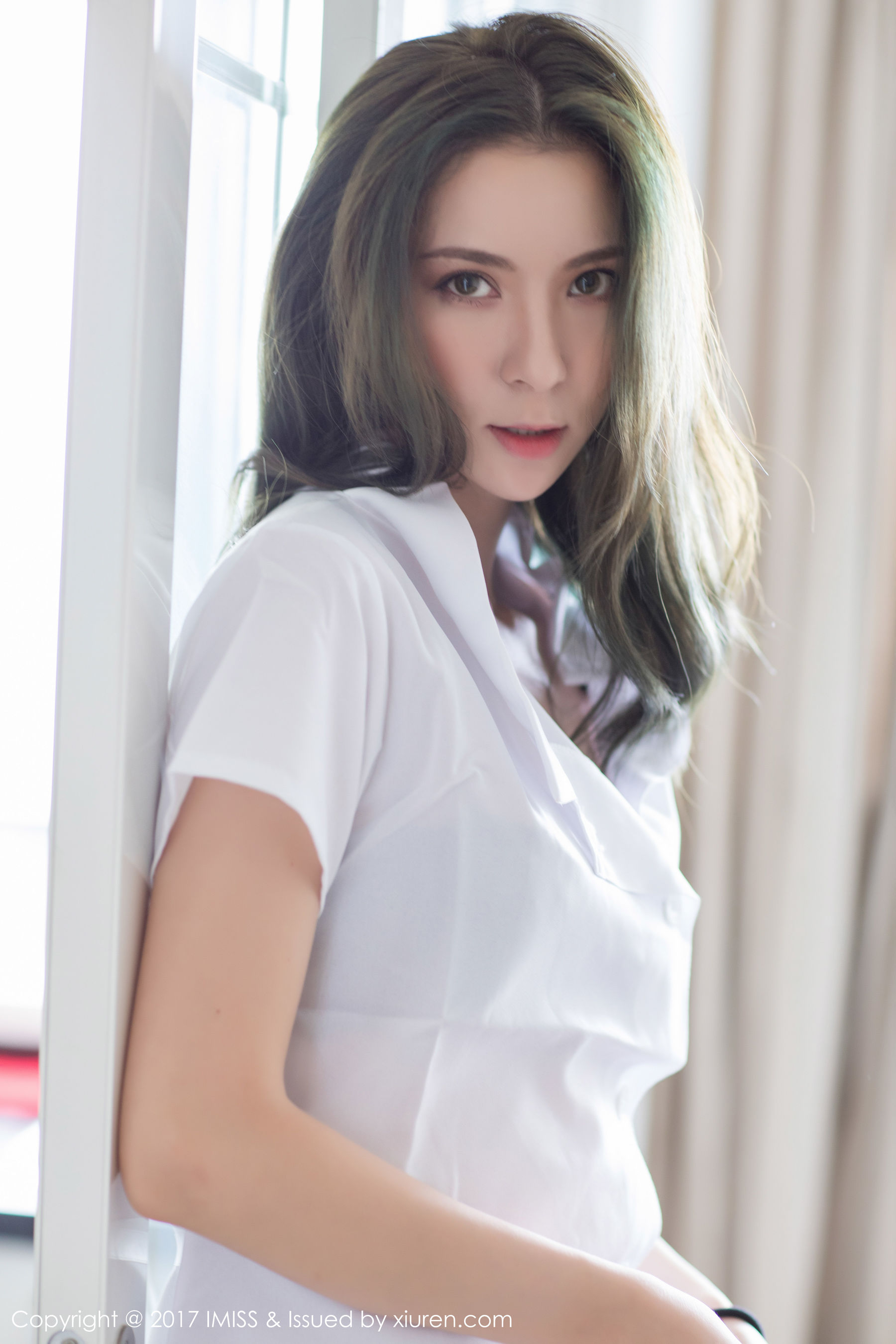 Chen Liangling Carry European and American Fan Genci