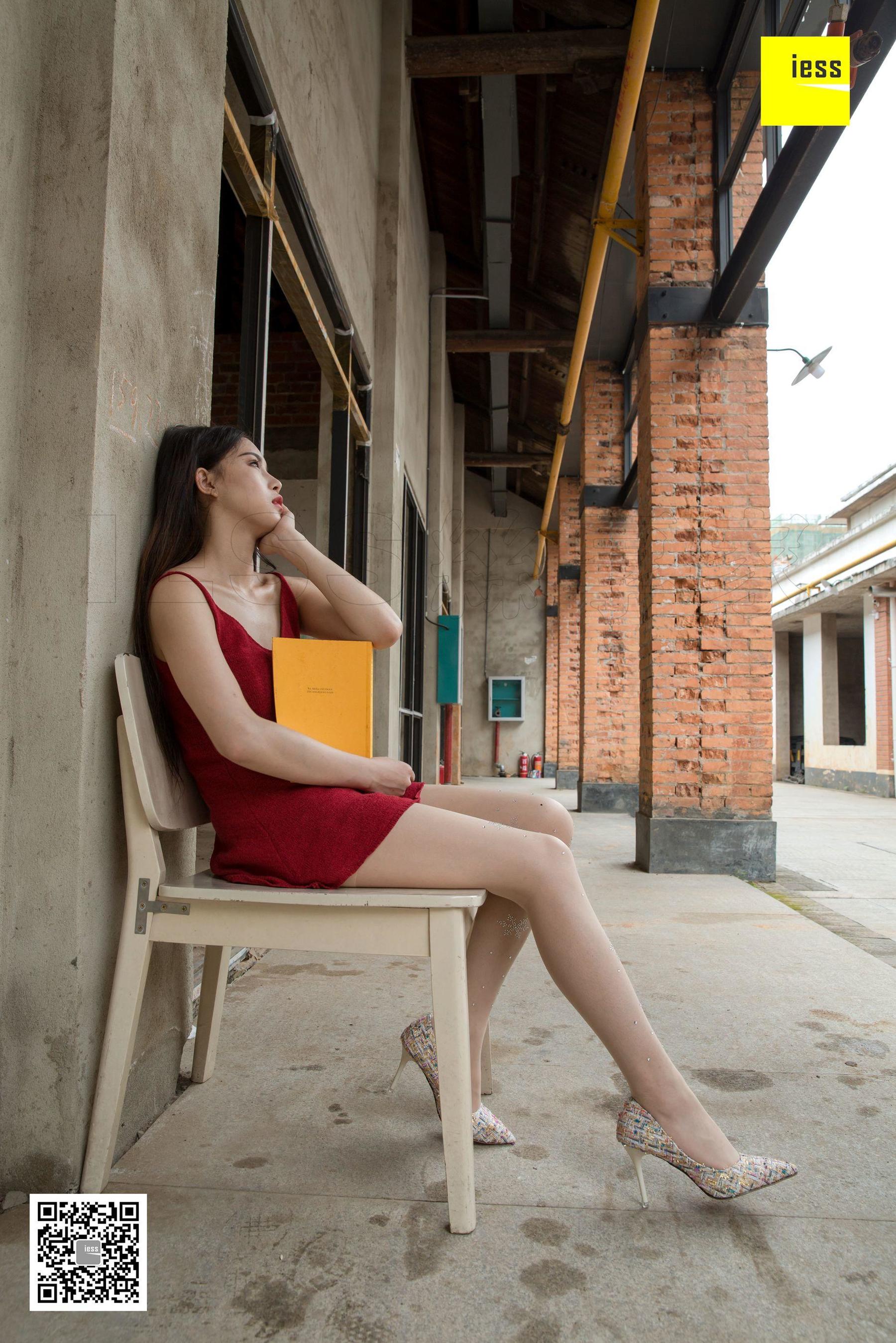 Xiaoyu's Internet Red Diamond White Films Different Thoughts to IESS Silk House 242