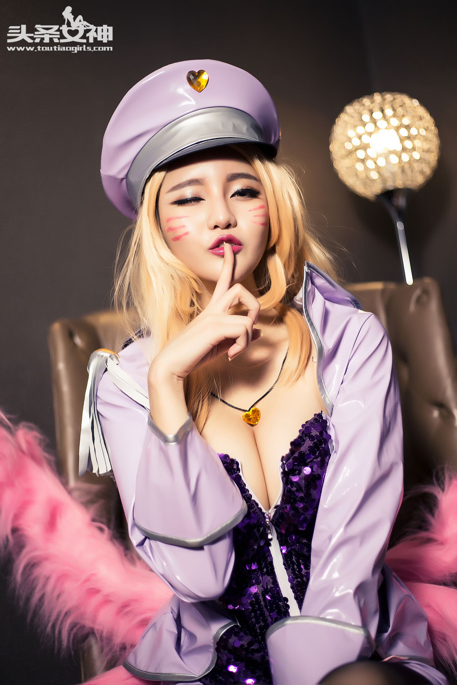 Wenxue Ajiu Jiuwei Xuebao COS Headline Goddess