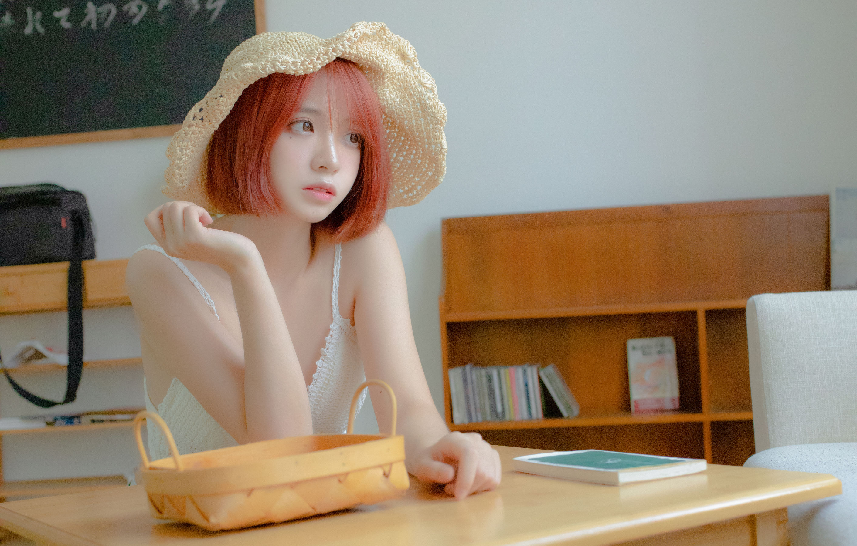 COS Welfare Crazy Cat SS -Straw Hat Girl