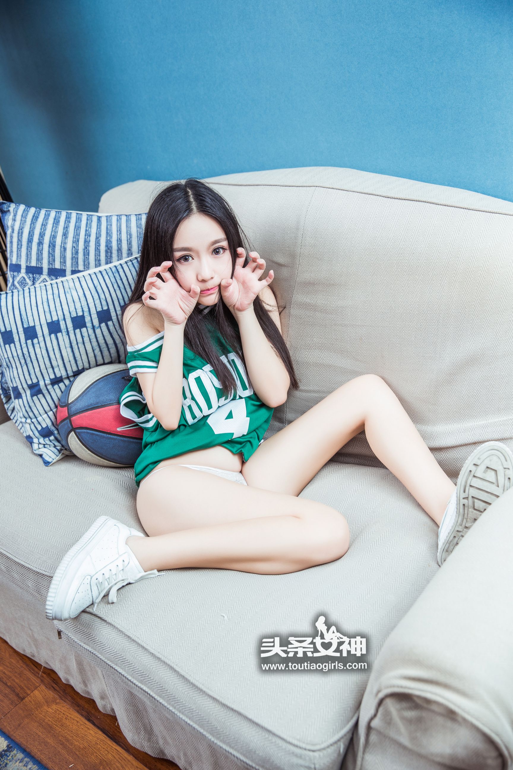 Julia/Ni Yejo The New Year's Eve in Love in Love with Thomas Headline Goddess