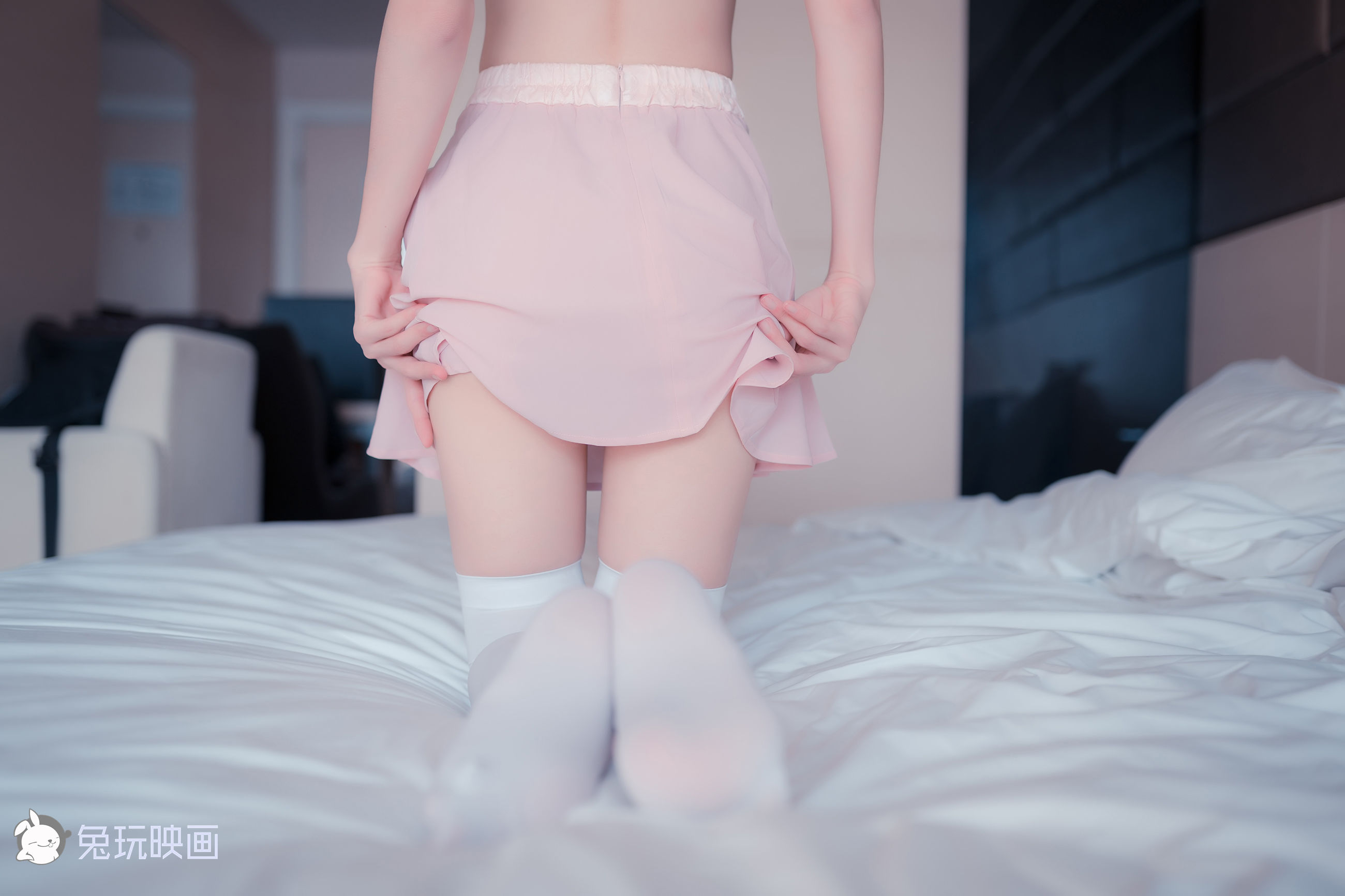 Rabbit Playing Play -The pink chef