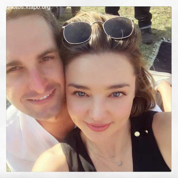 THIS ANGEL SAID YES MIRANDA KERR IS OFFICIALLY ENGAGED TO SNAPCHAT FOUNDER EVAN SPIEGEL