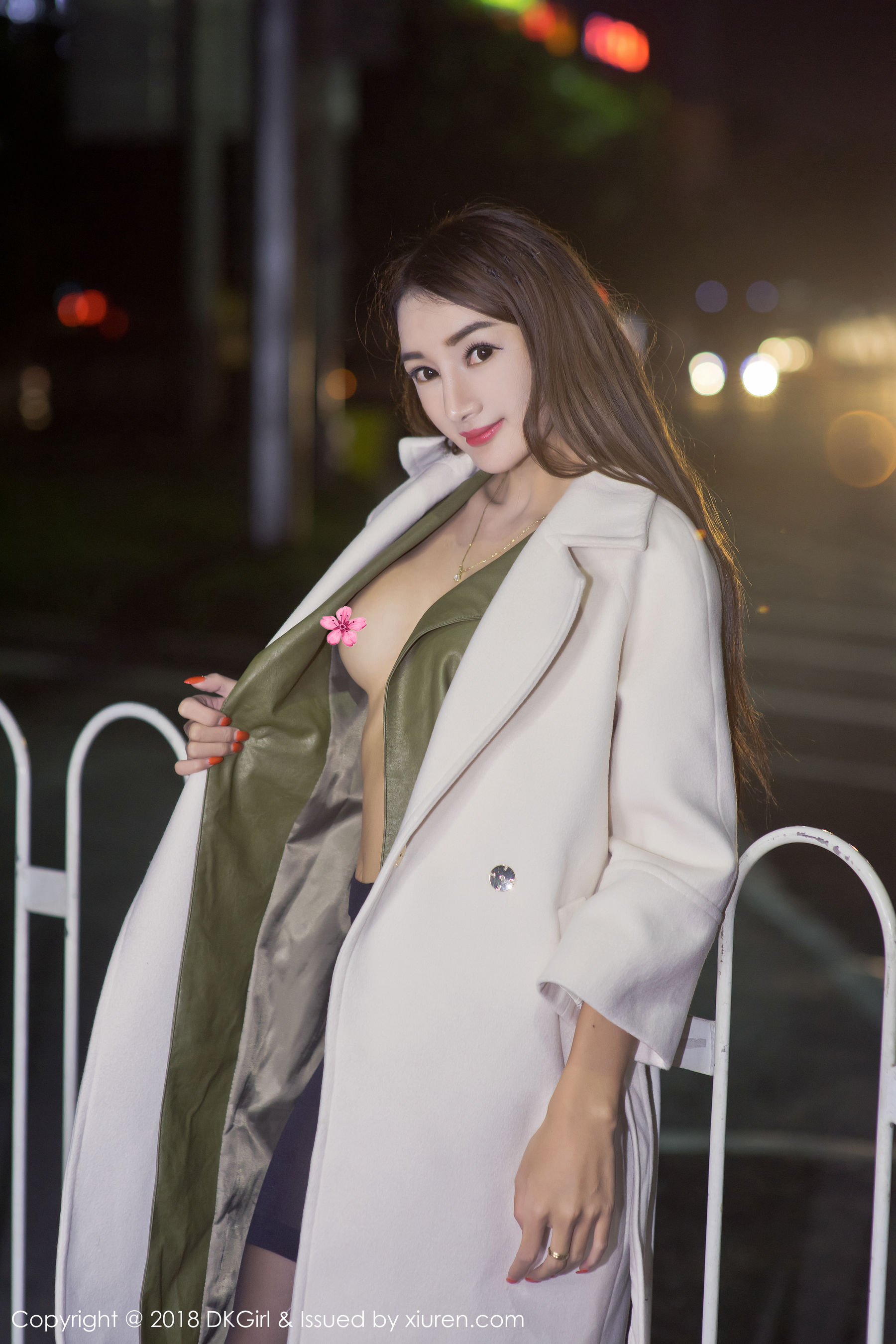 Jessie Jessie Big Breasts Yangcheng Night Scenery Exposure Royal Girl DKGIRL Vol.059