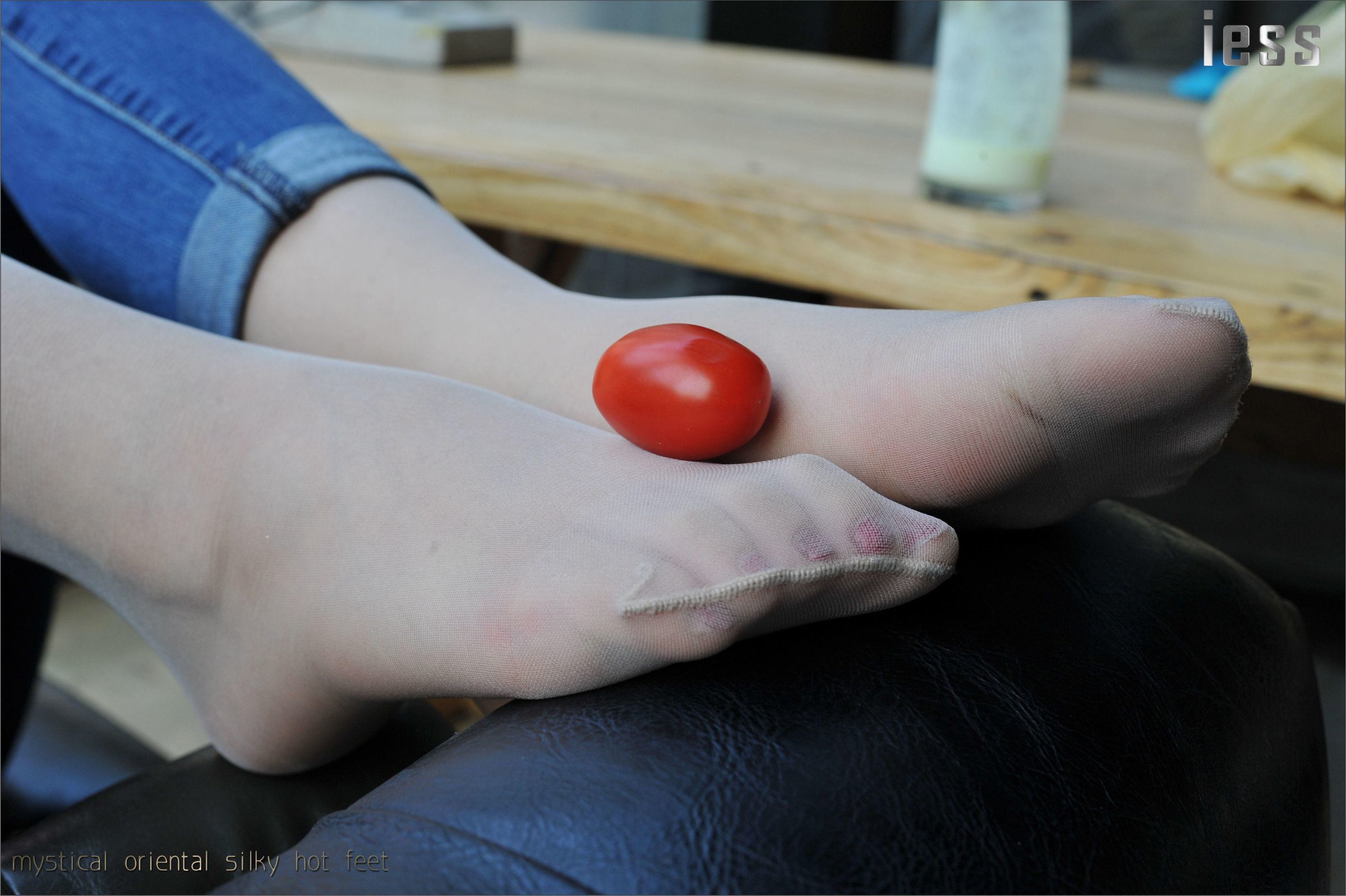 Silk Foot Bento 009 Zhang Xinyue Silk Foot High Heel and Jeans 3 IESS Different Thoughts