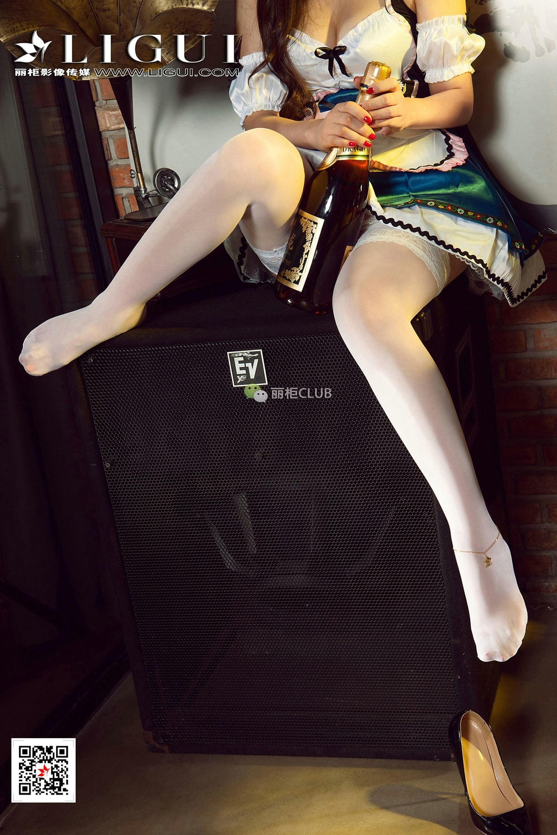 Model Ran White Silk Beautiful Legs Foot Ligui