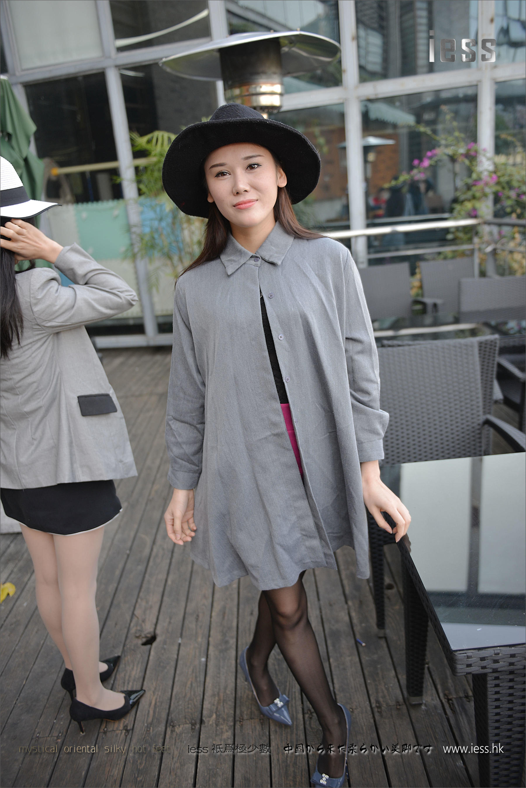 Silk Foot Bento 076 Belly Dance Cong Cong and Sydney Black and White Period Flower 1