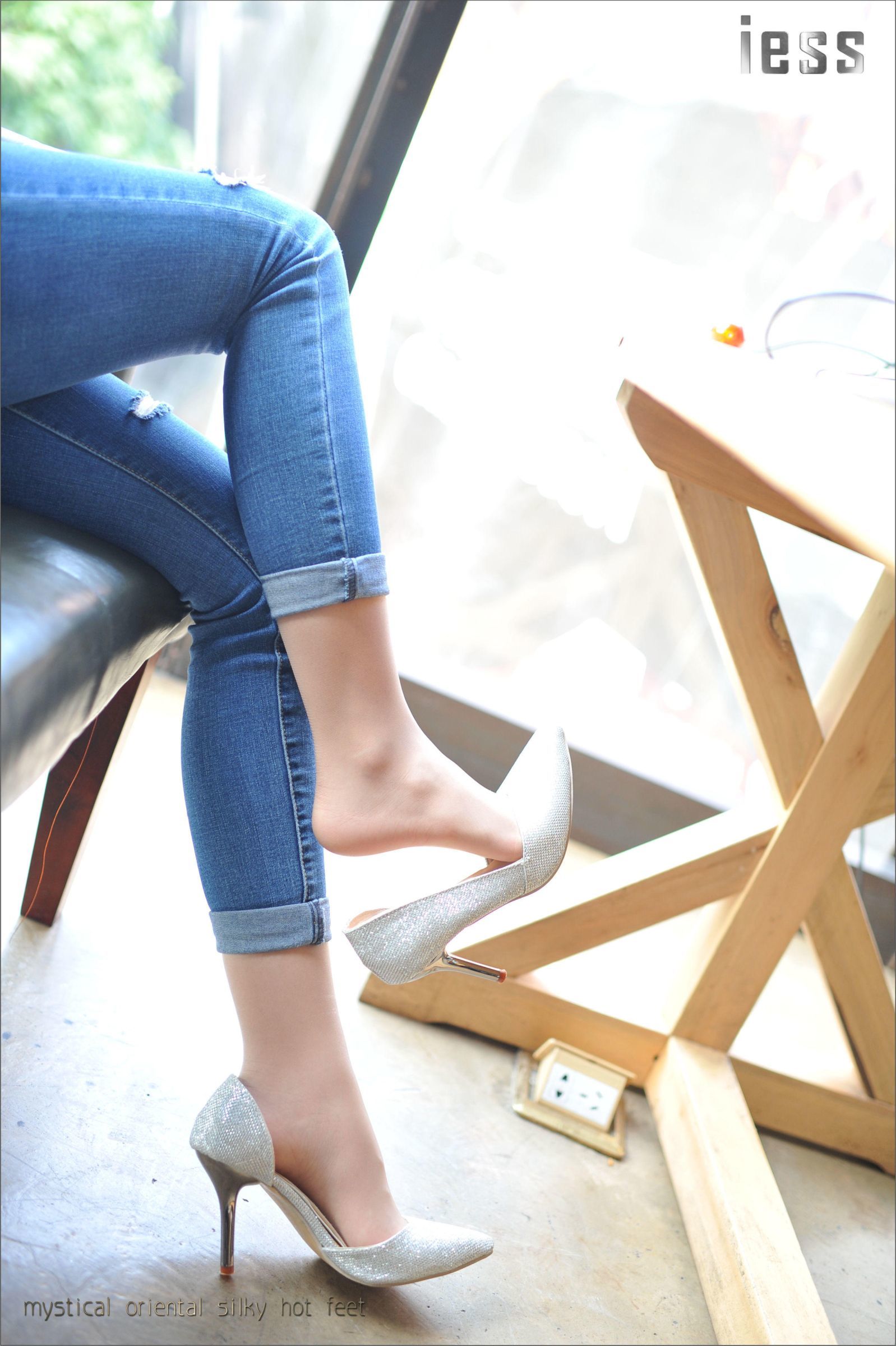 Silk Foot Bento 009 Zhang Xinyue Silk Foot High Heel and Jeans 3 IESS Different Thoughts