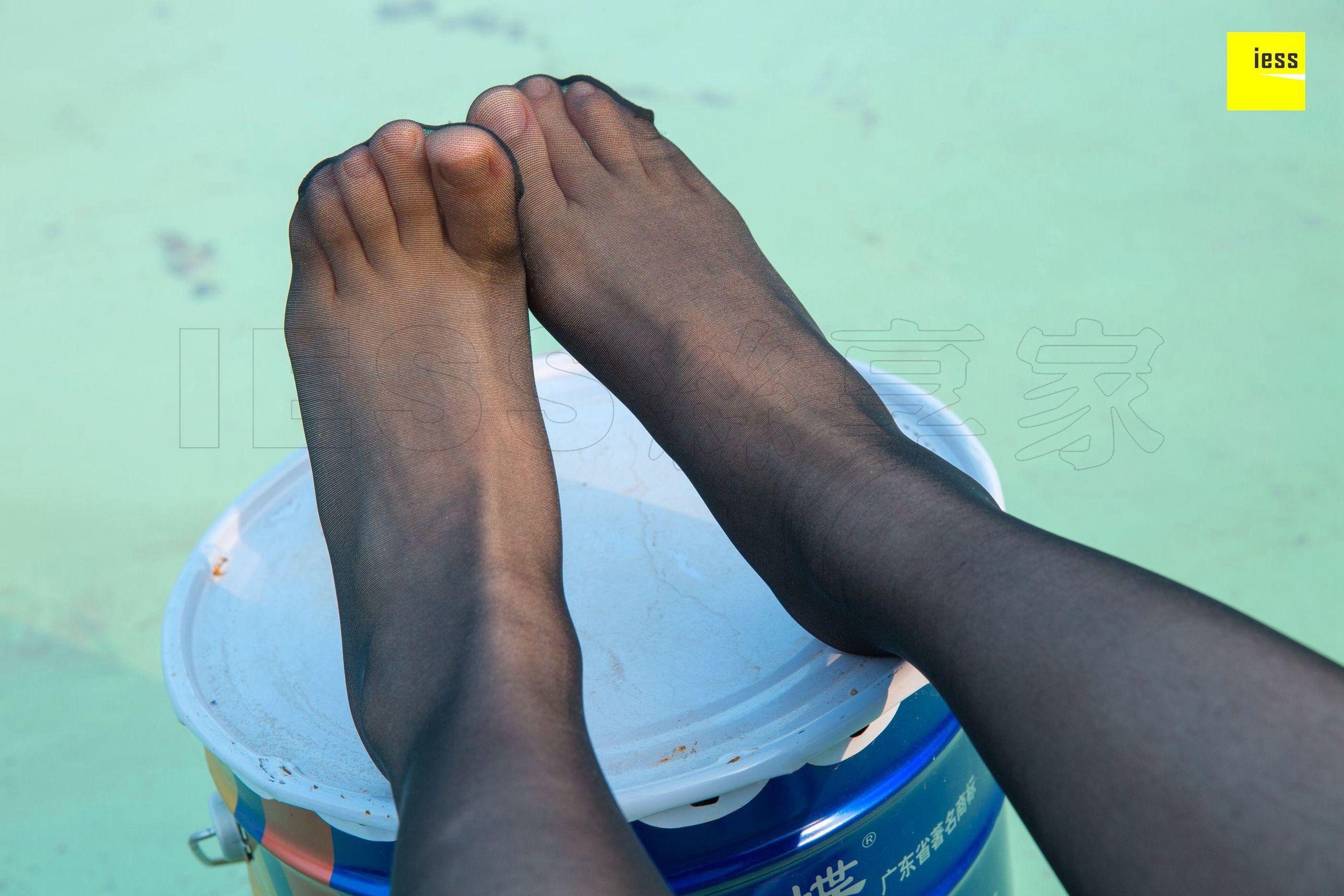 Nuan Nuan Look at it There is a black silk girl on the top of the building Different Thoughts to IESS Silk Enjoy Home 237