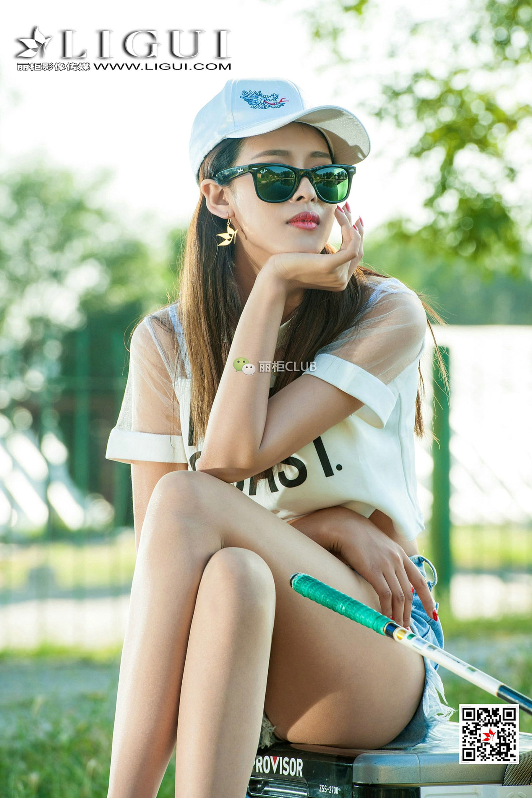 Model Wendy Denim Hot PantsStreet Shooting Beautiful Legs Ligui