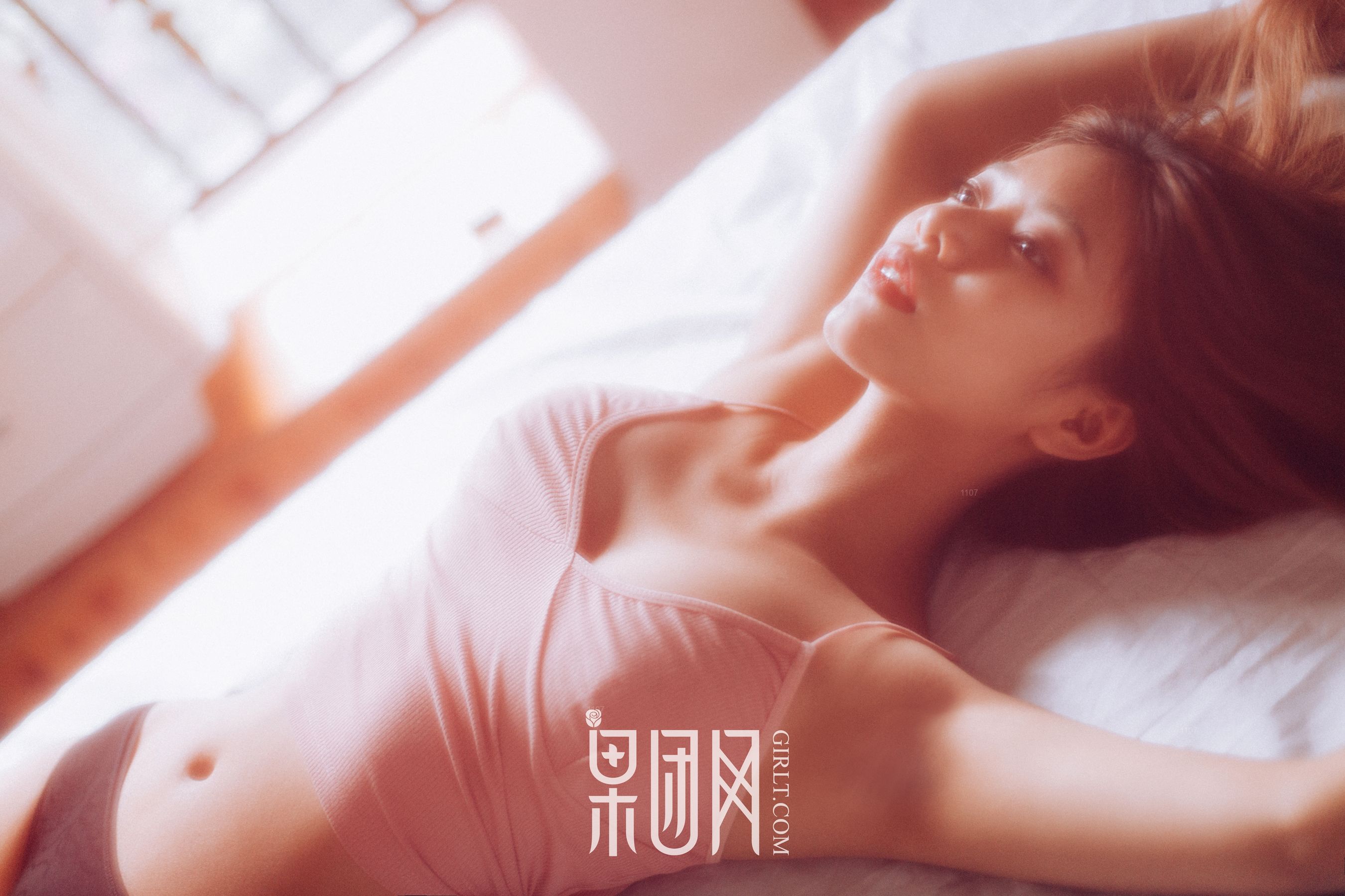 Sexy girl crispy breasts and hips black silk stingy fruit group network Girlt No.068