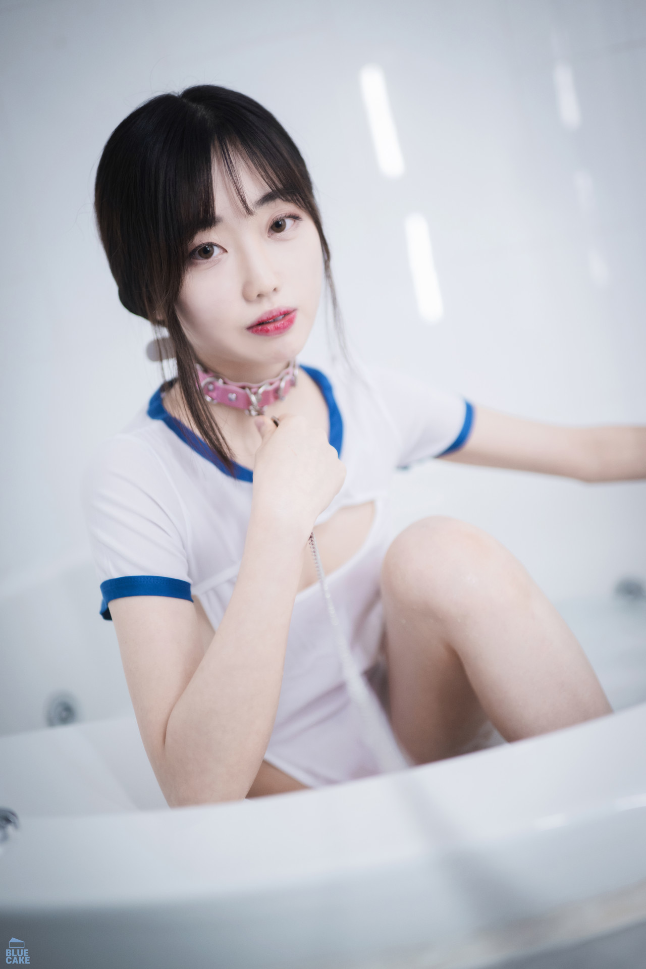 Kim Ji-Won Kim Ji-won, [BLUECAKE] White One + RED.Ver – Set.01