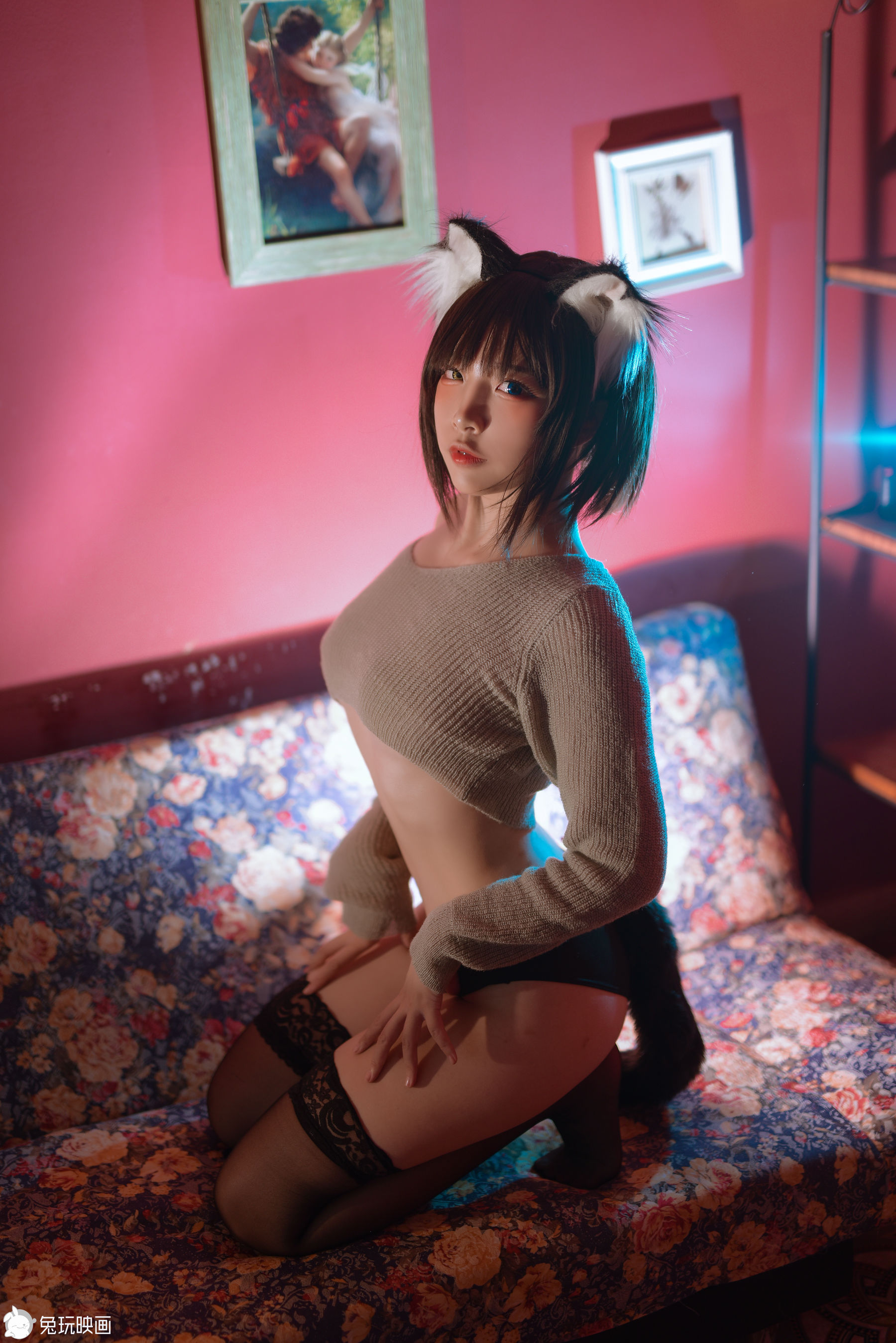 Rabbit Playing Play -Sweat Mother's sweater