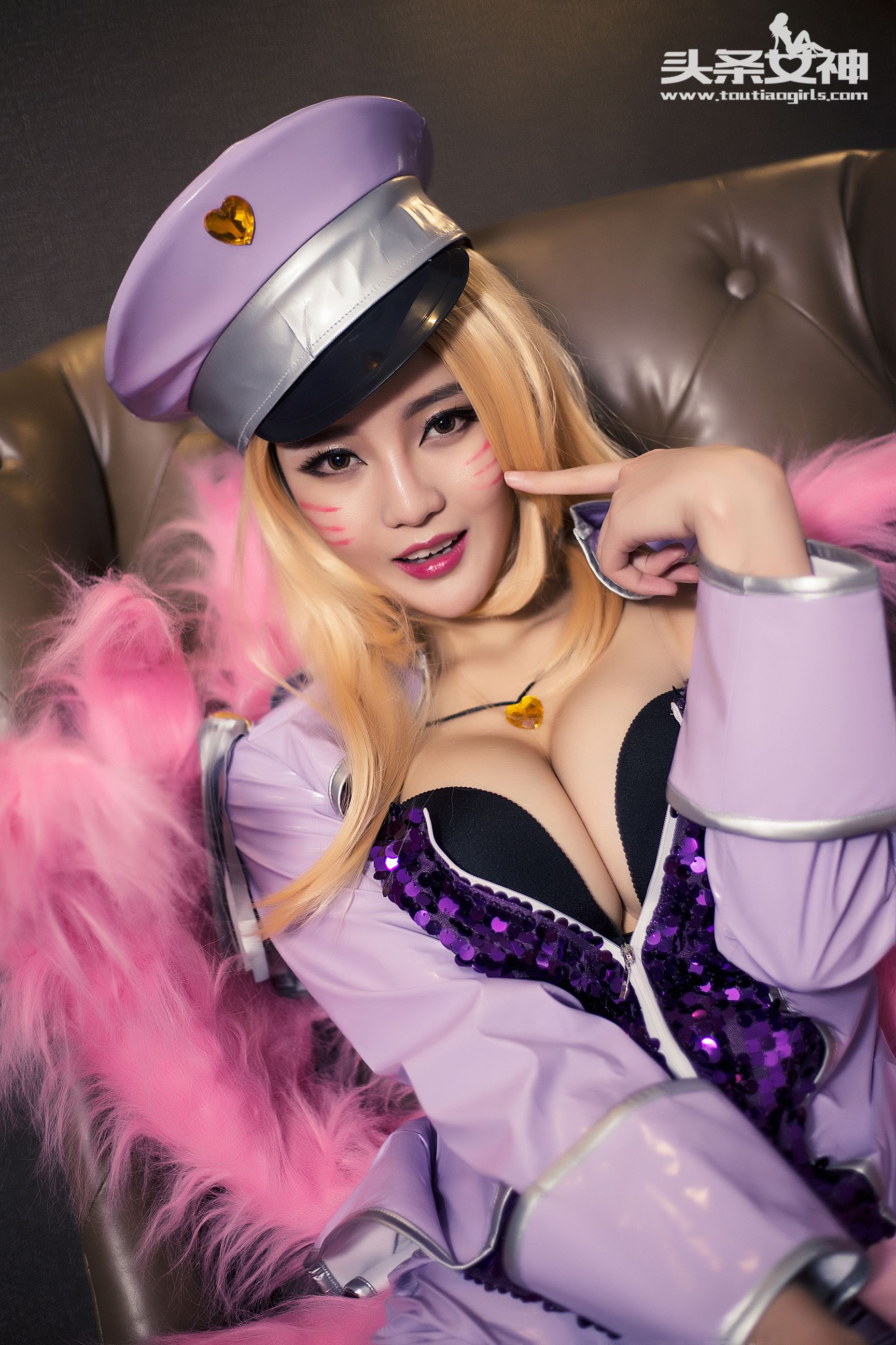 Wenxue Ajiu Jiuwei Xuebao COS Headline Goddess