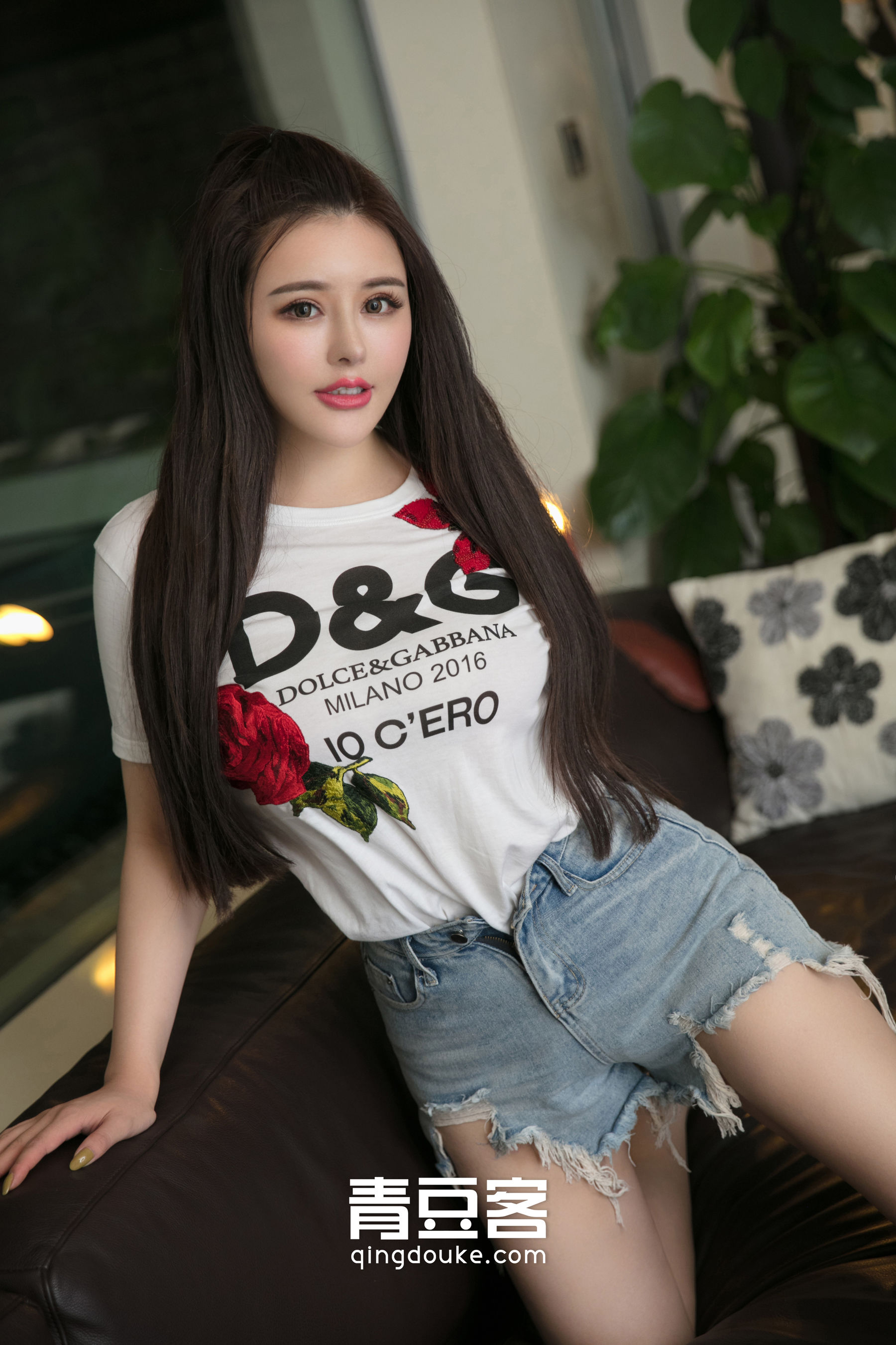 Big Eye Beauty Gold BABY Outdoor Swimming Pool Fighting Photo Show Dama Qingdouke qingdouke