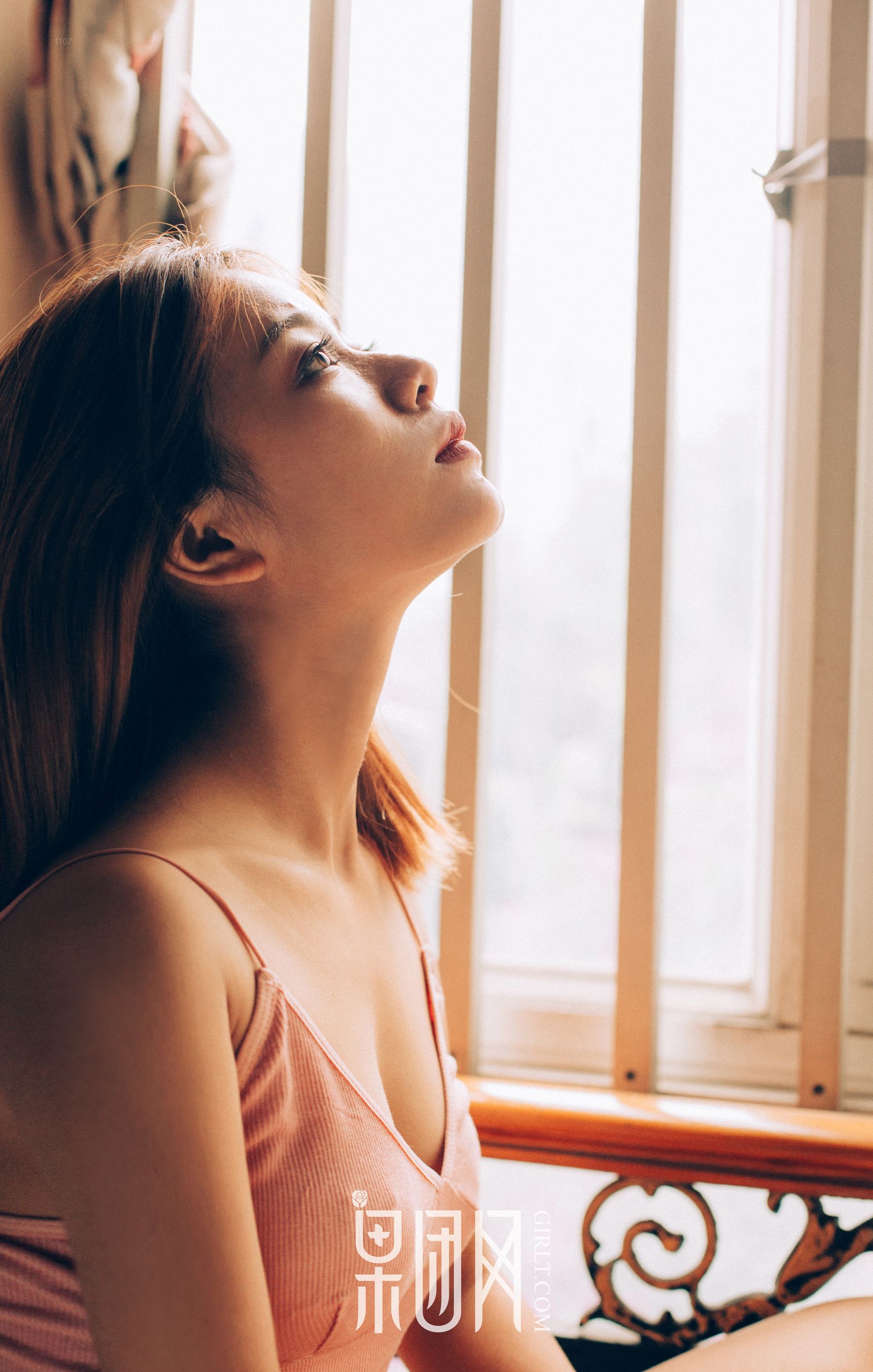 Sexy girl crispy breasts and hips black silk stingy fruit group network Girlt No.068