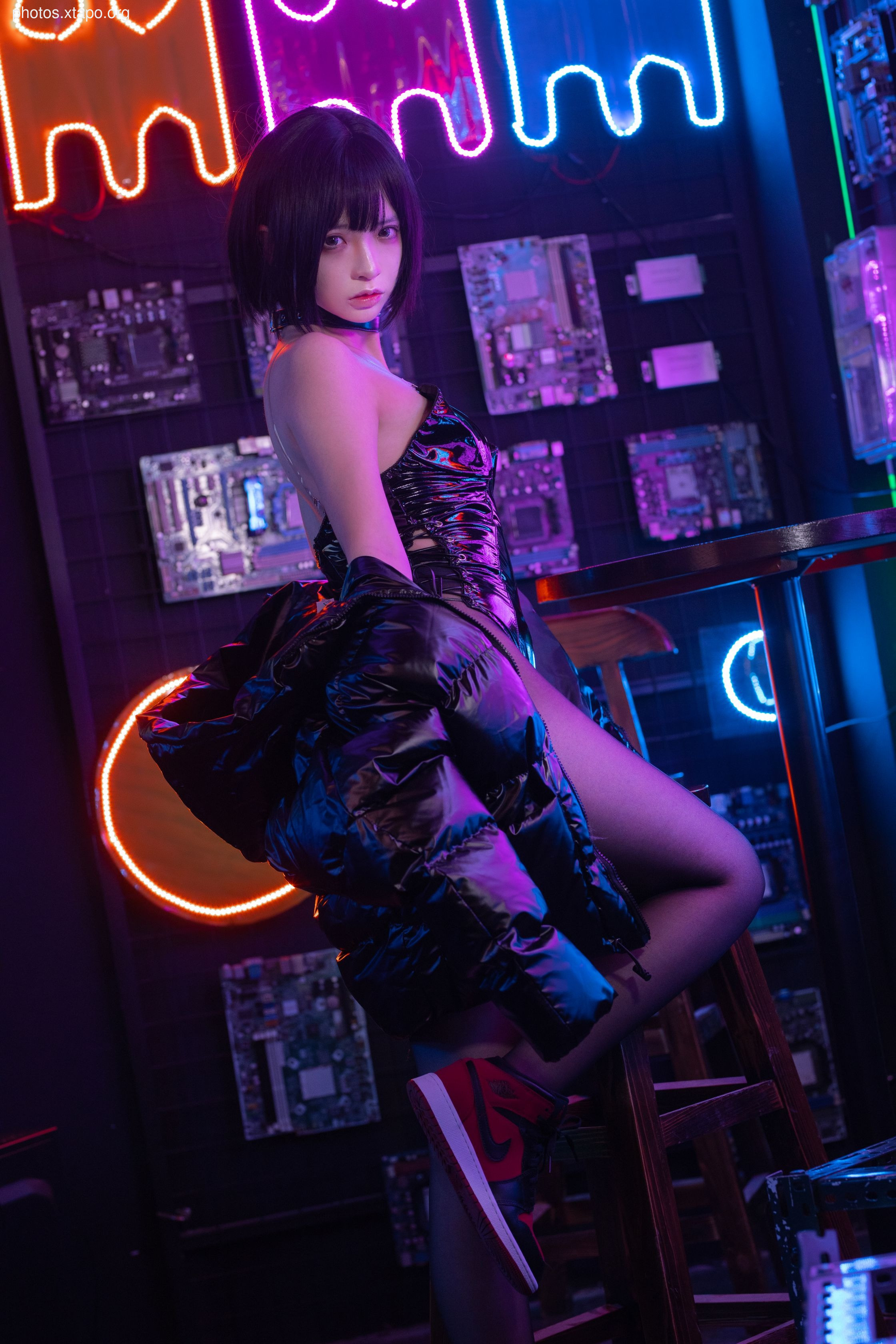 Crazy Cat Caibo Girl 40P-812MB