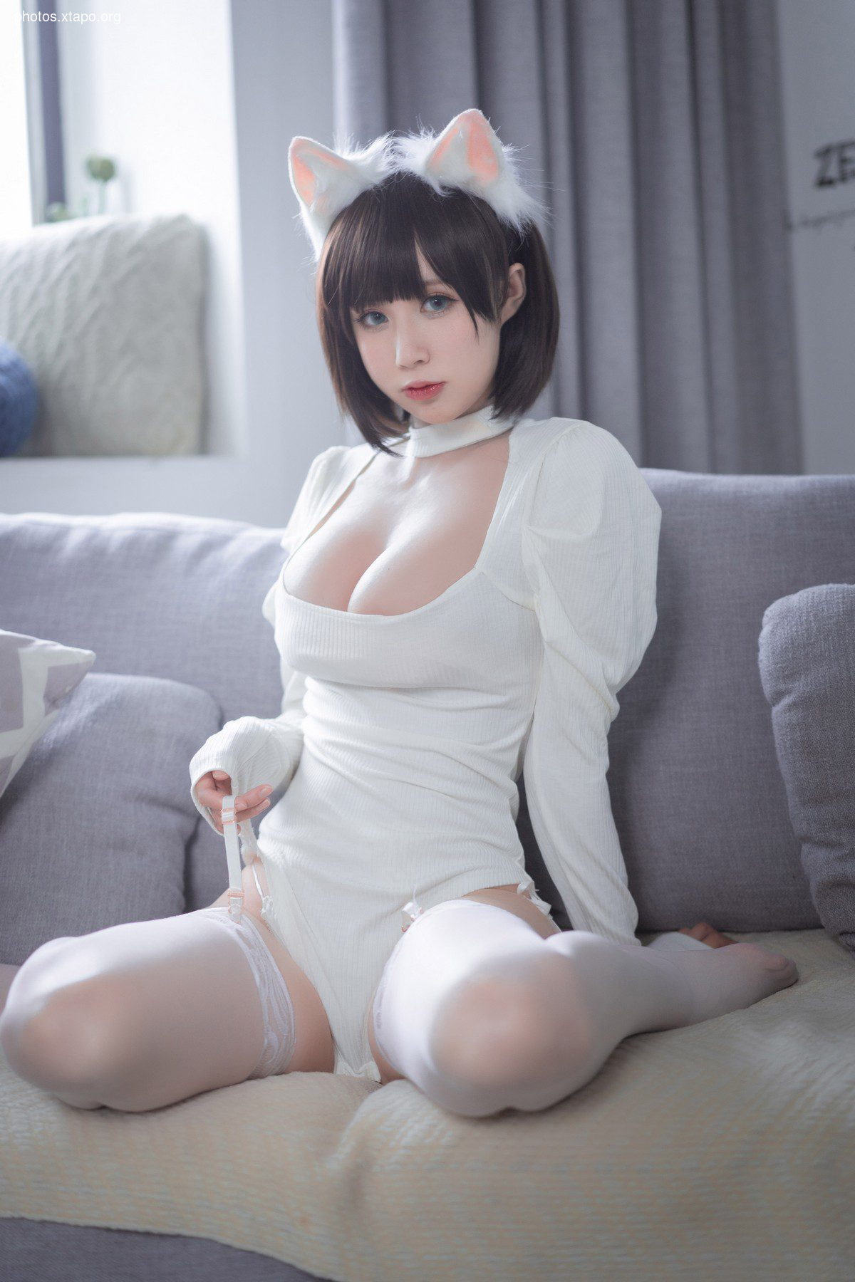 Network Beauty West Garden Temple Nange White Cat White Body Theme Private House Sexy Deep V sweater with lace hanging socks seductive photo 30p