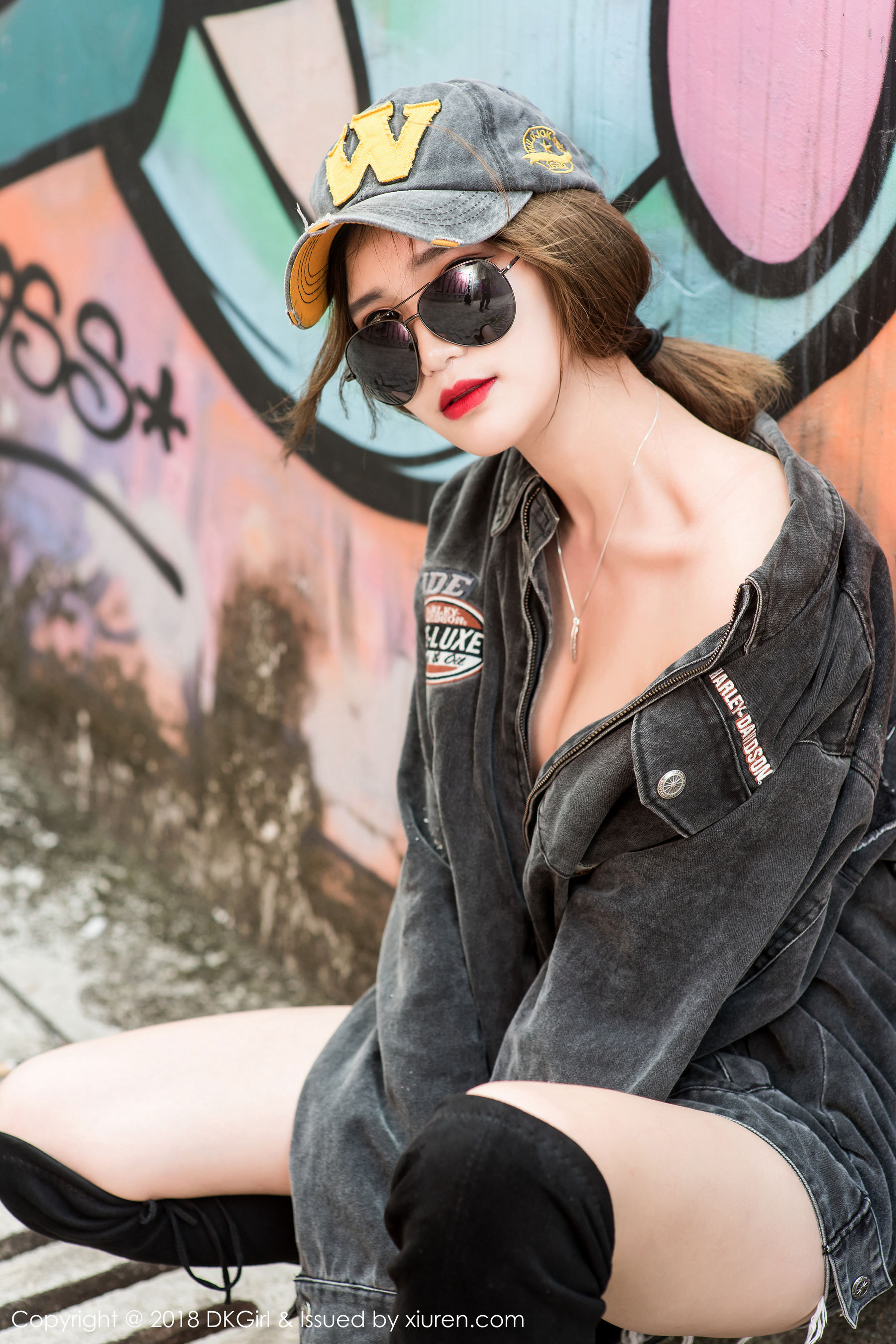 Tingting Tingting Beautiful Milk Beautiful H butto Beautiful Legs Charm Temptation Royal Girl DKGIRL VOL.062