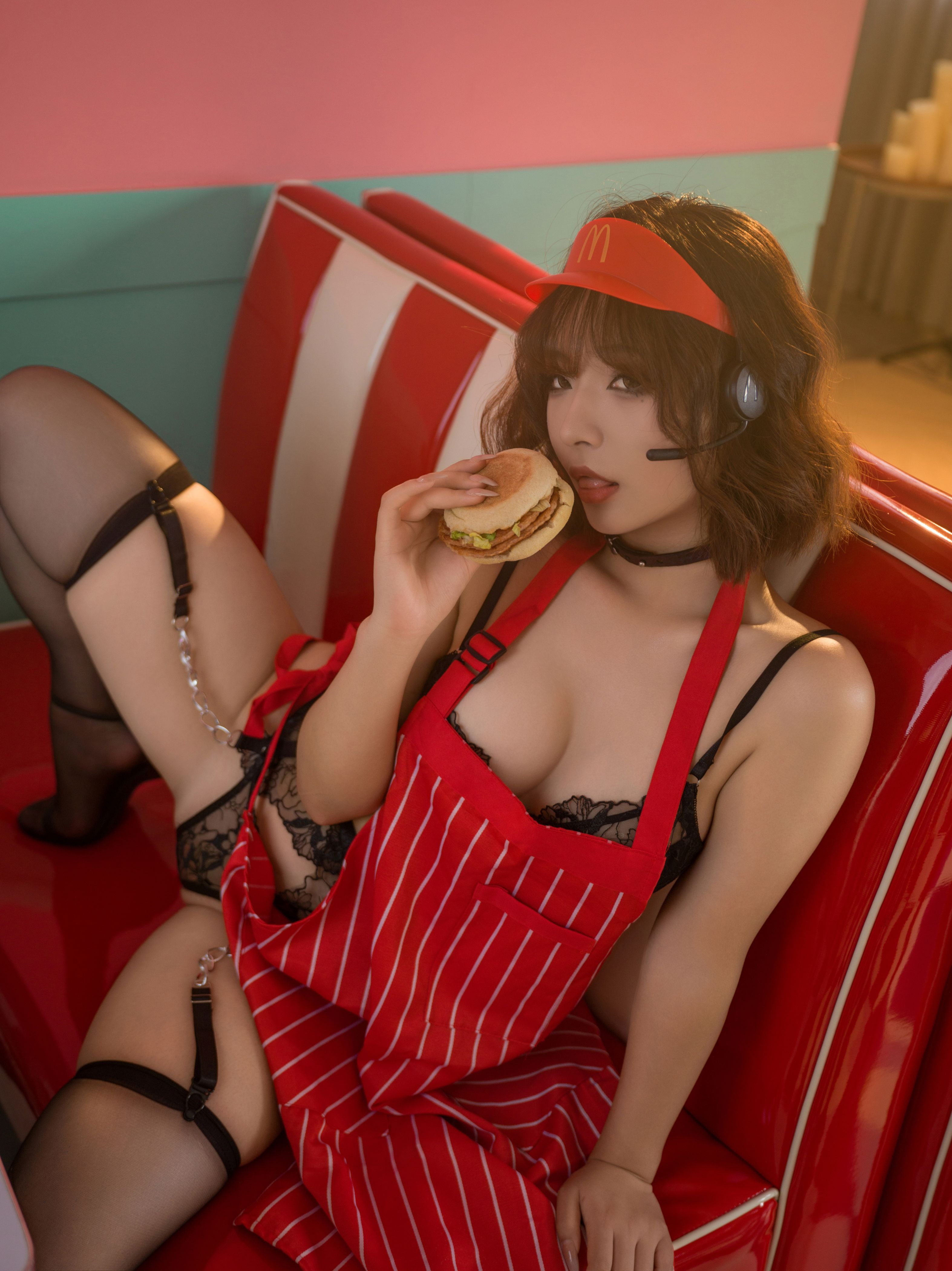 yuuhuiyuhui McDonalds waitress 149P