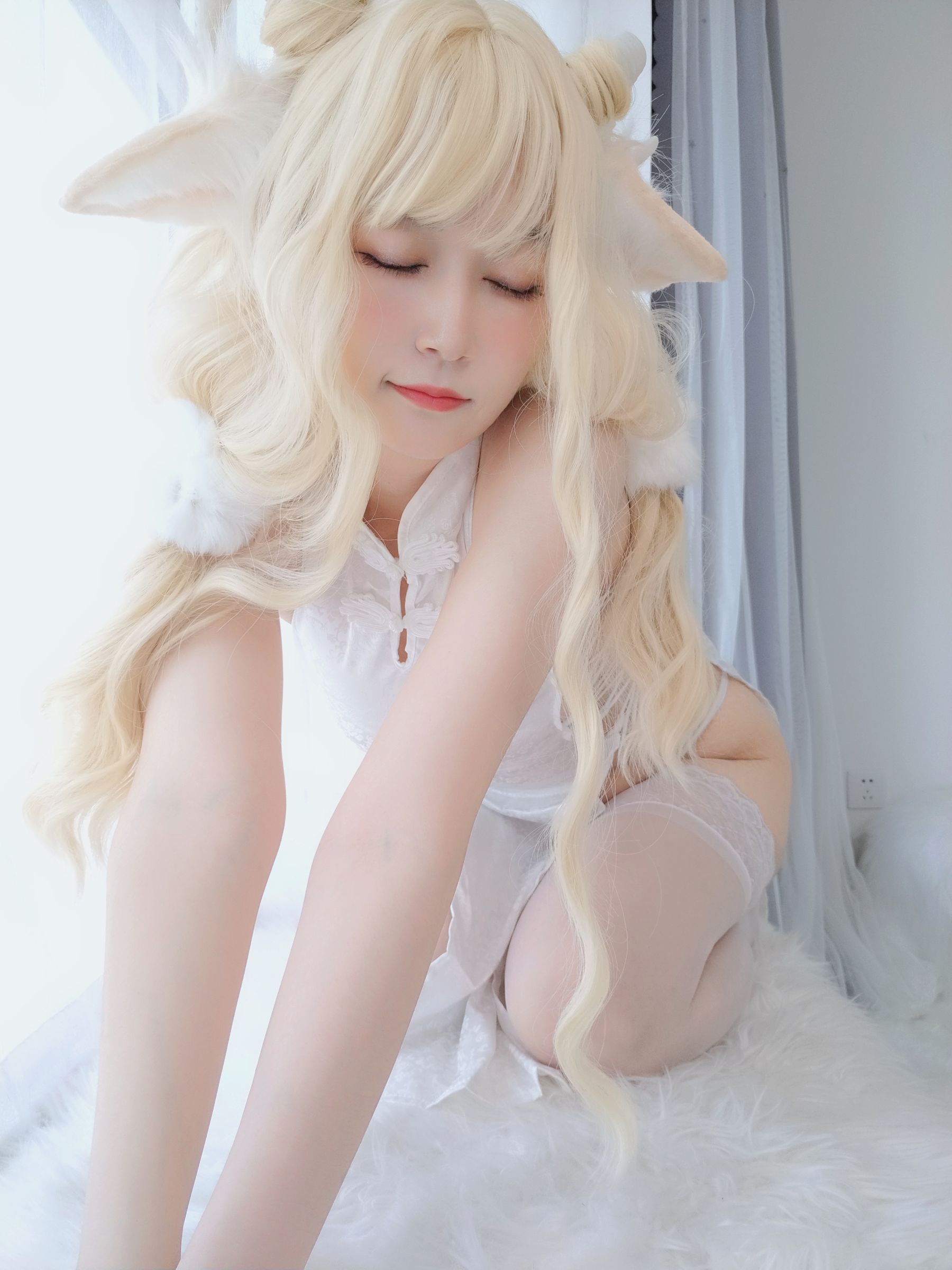 COS Welfare Miss Coser Silver Silver -White Cheongsam