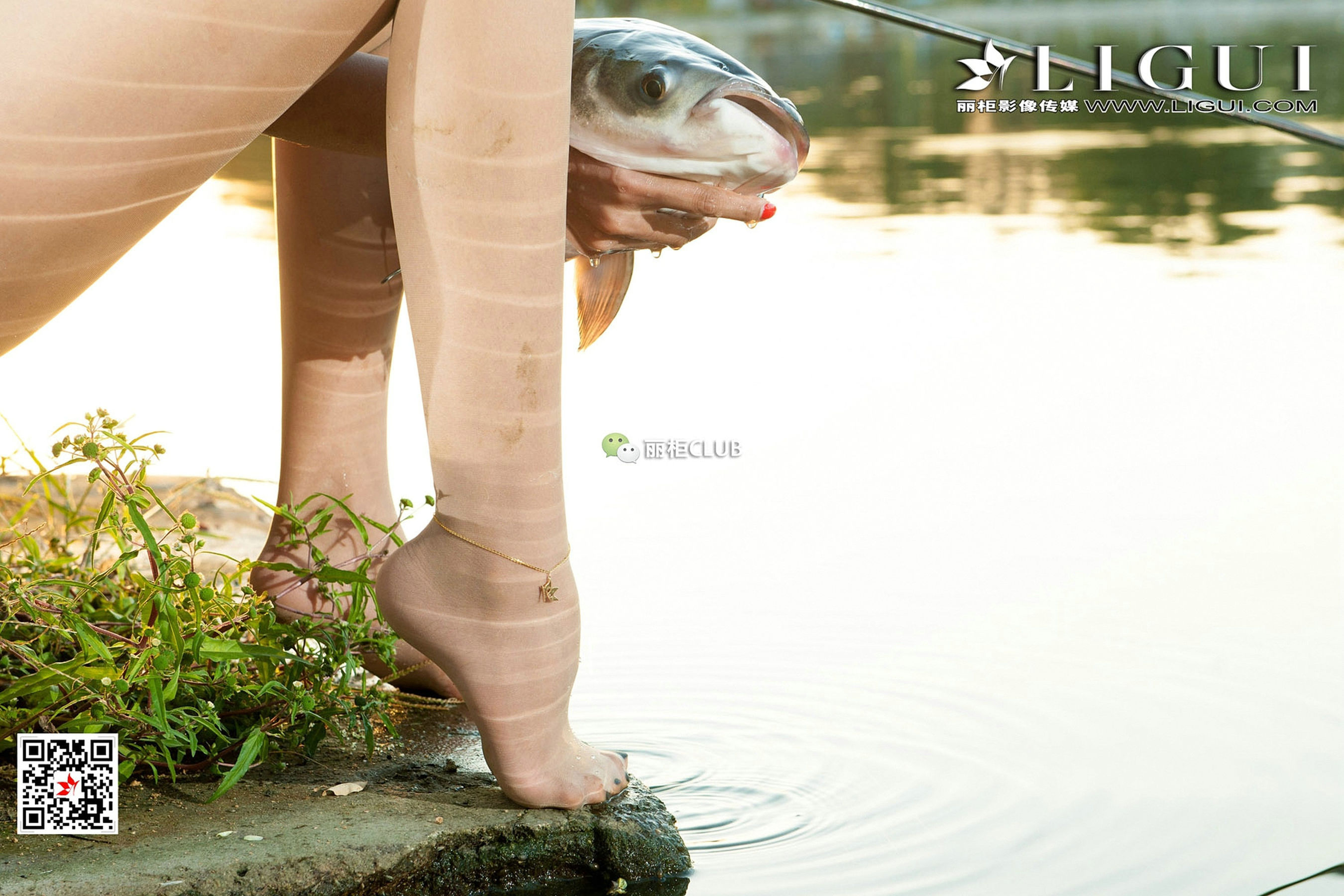 Model Wendy Denim Hot PantsStreet Shooting Beautiful Legs Ligui