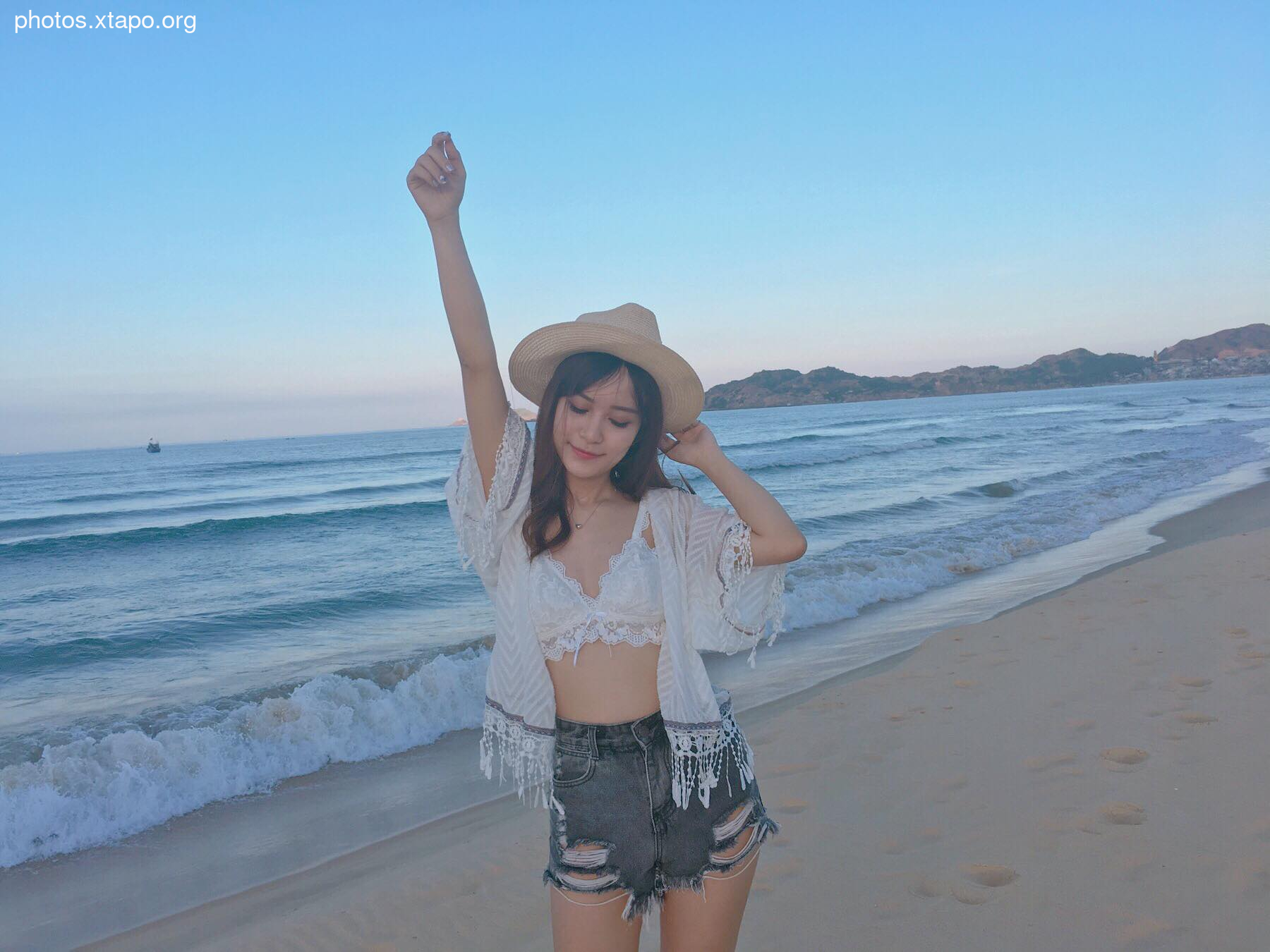 Thu Phuong Tran Temperament Lovely Picture and Photo