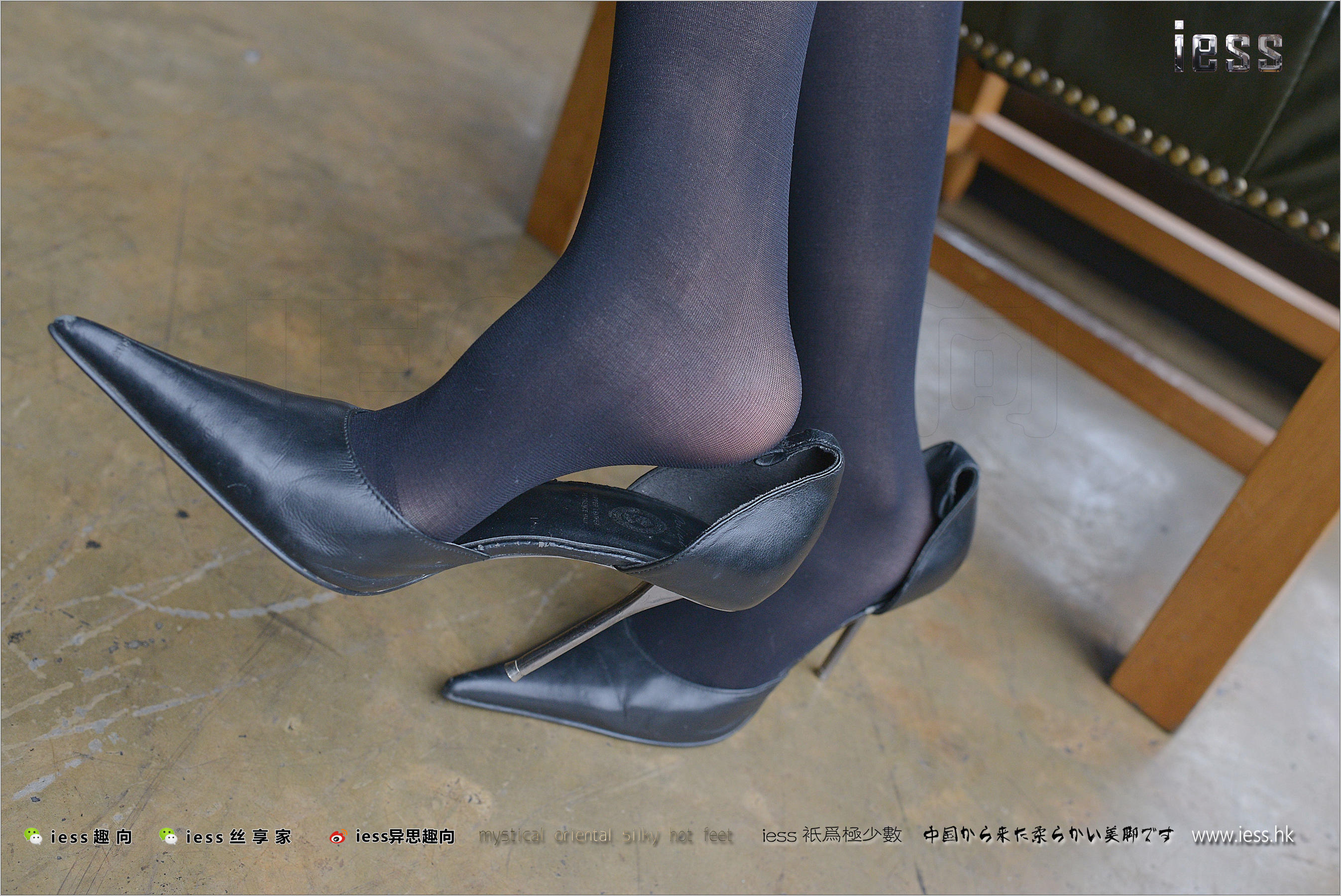 Ruoqi 50D thick black silk and super pointed high heel