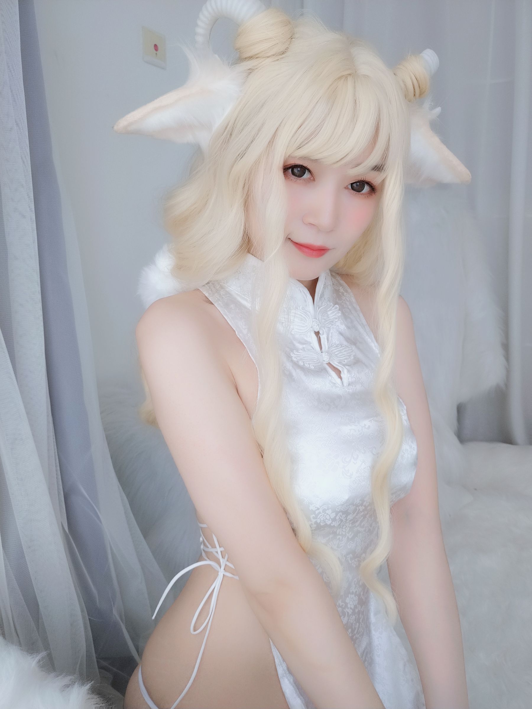 COS Welfare Miss Coser Silver Silver -White Cheongsam