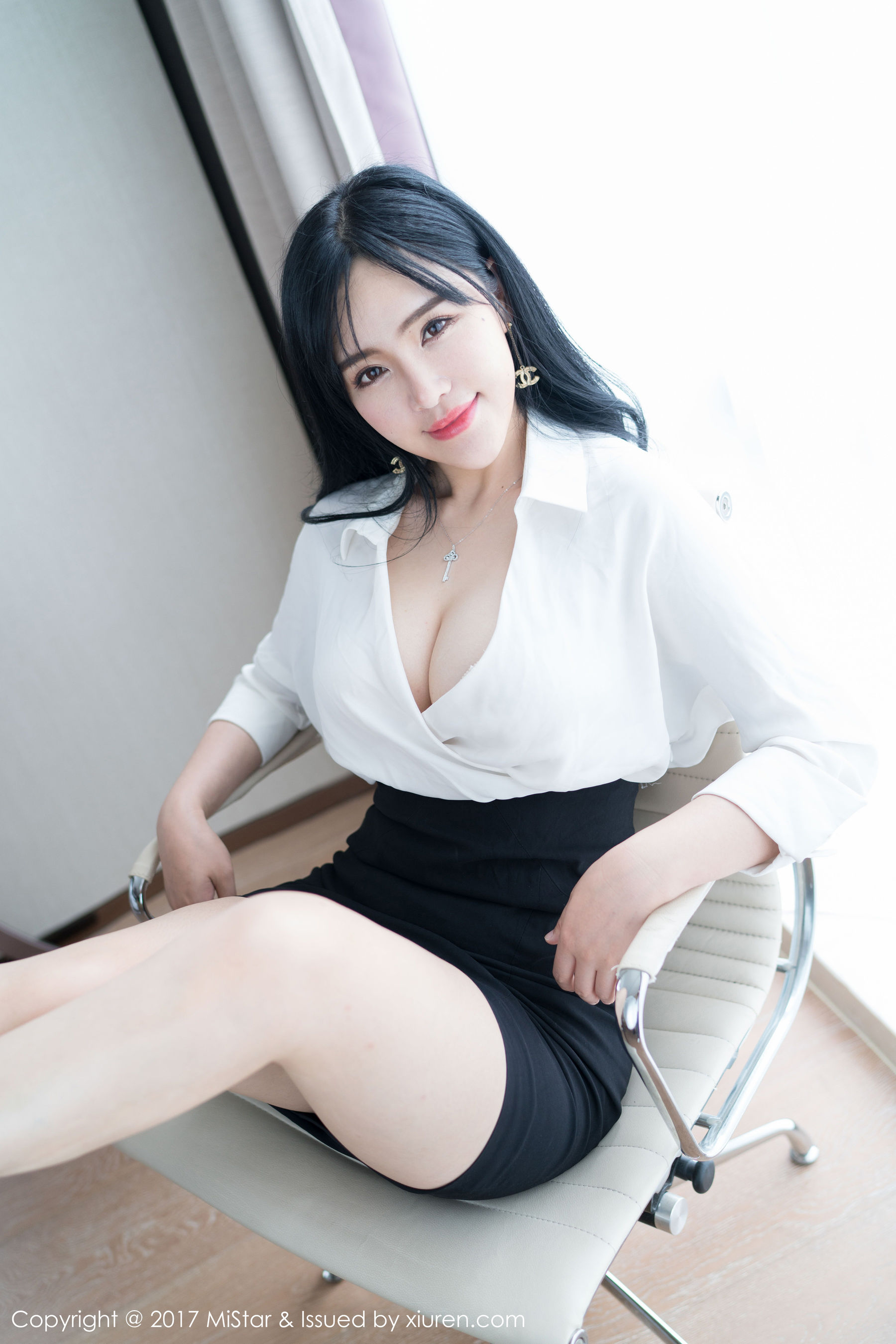 Liu Yuer's Sexy OL Secretary Series Meiyan Society Mistar Vol.172