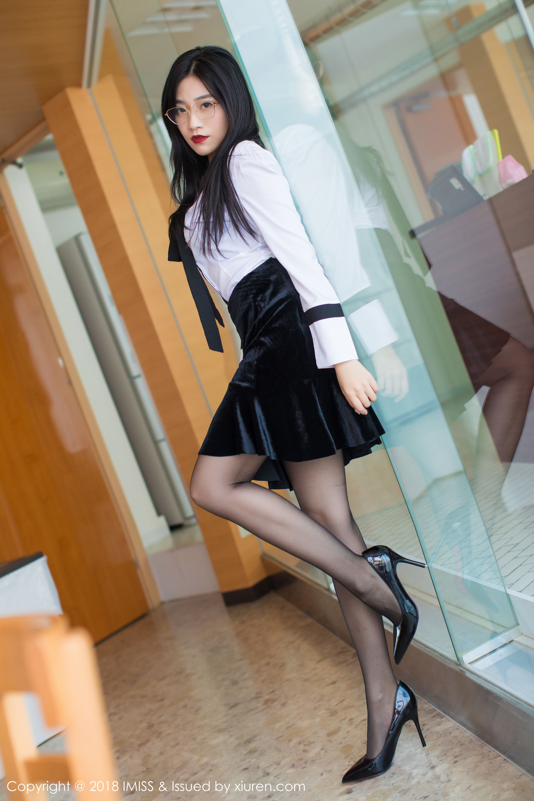 Promise Sabrina Extreme Beauty to suffocating beautiful legs IMISS Vol.239