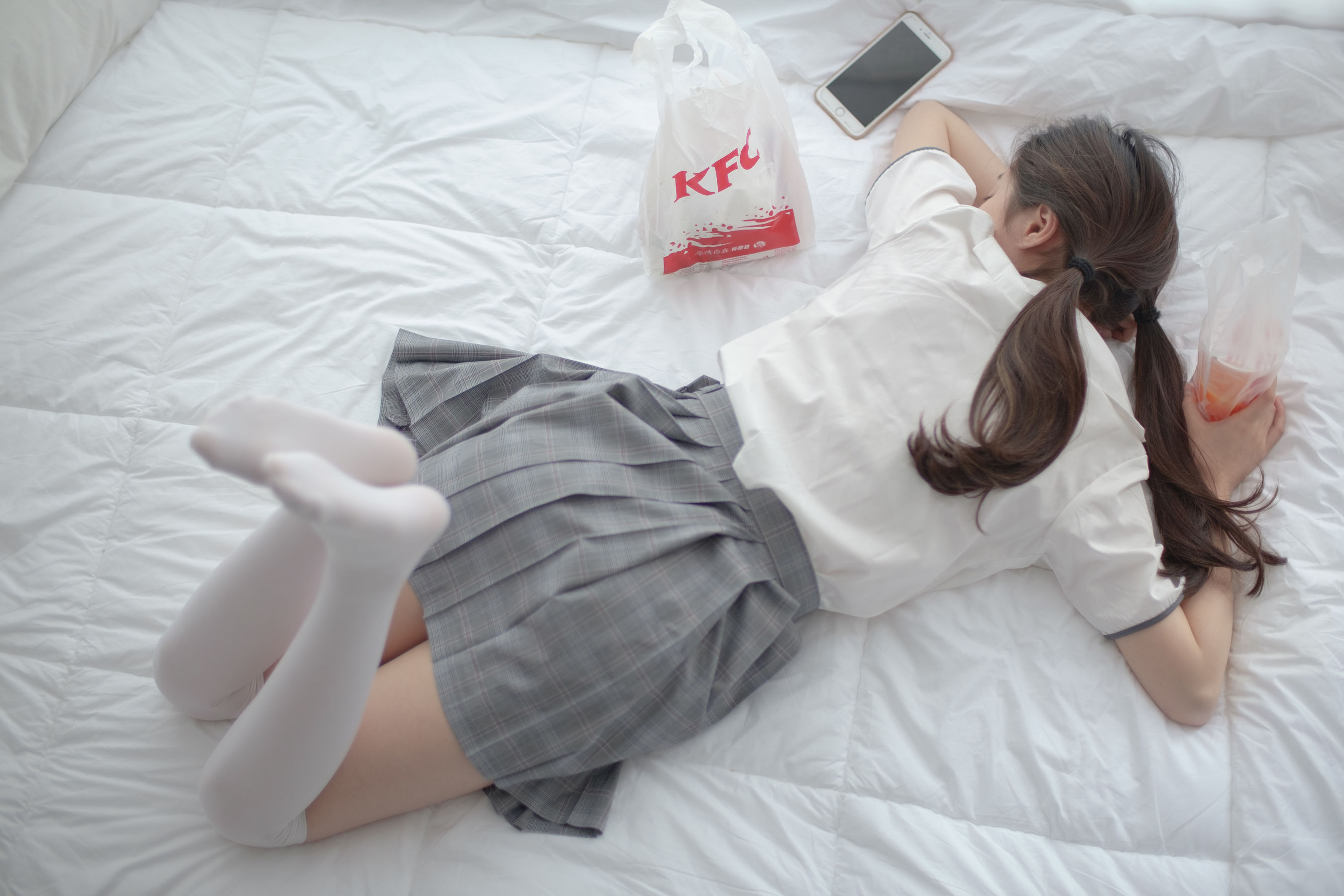 Senluo Consortium R15-009 bed jk white silk