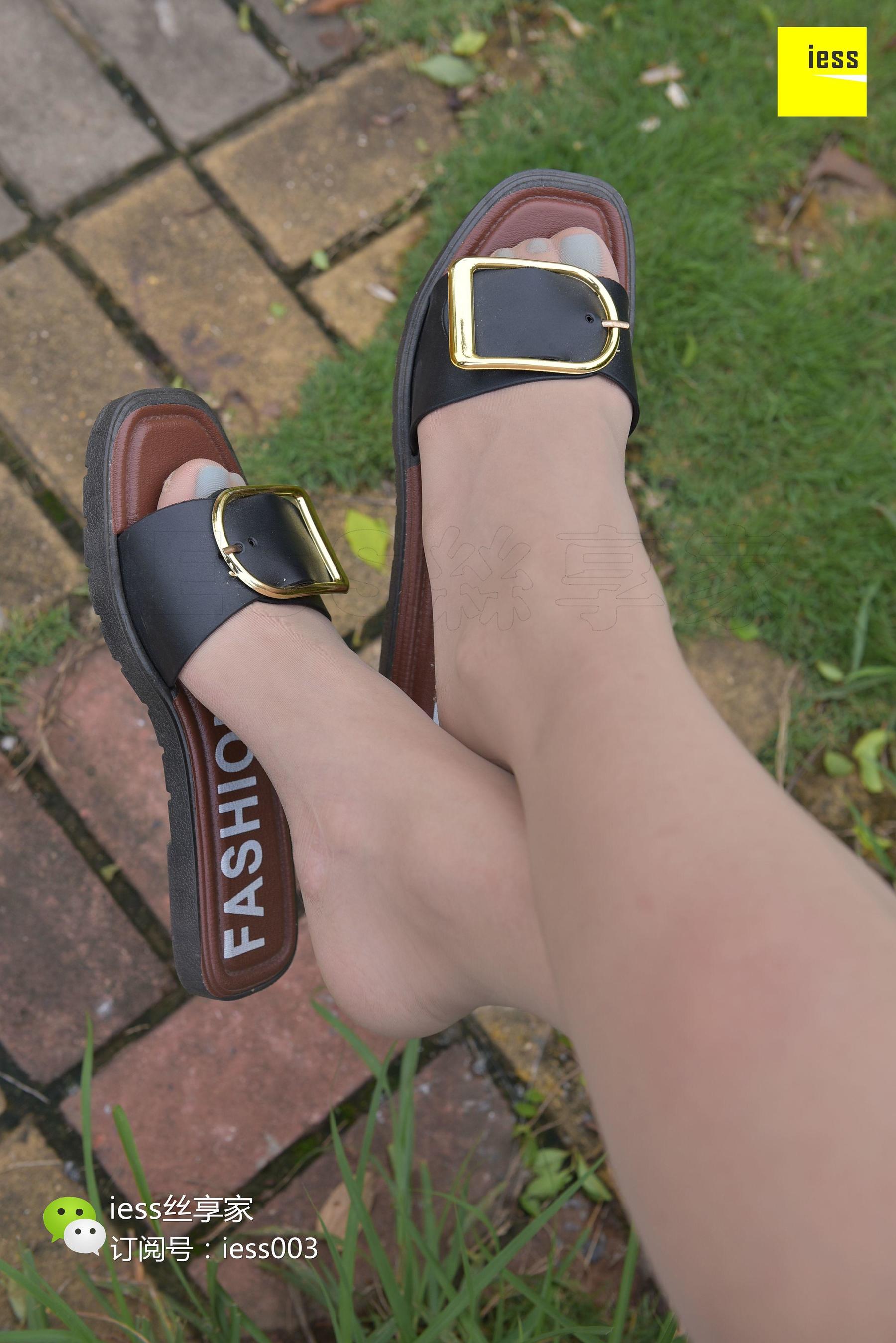 Si Xiangjia 036 Junjun Air Conditioning with watermelon sandals with beautiful feet IESS is thinking about it